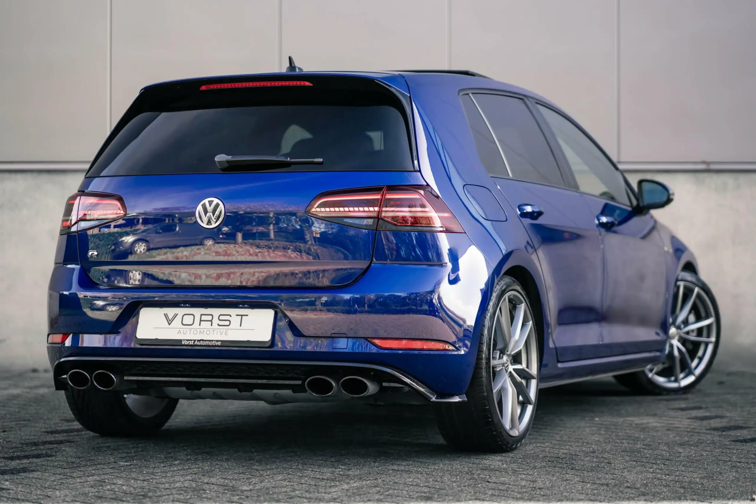 Volkswagen - Golf