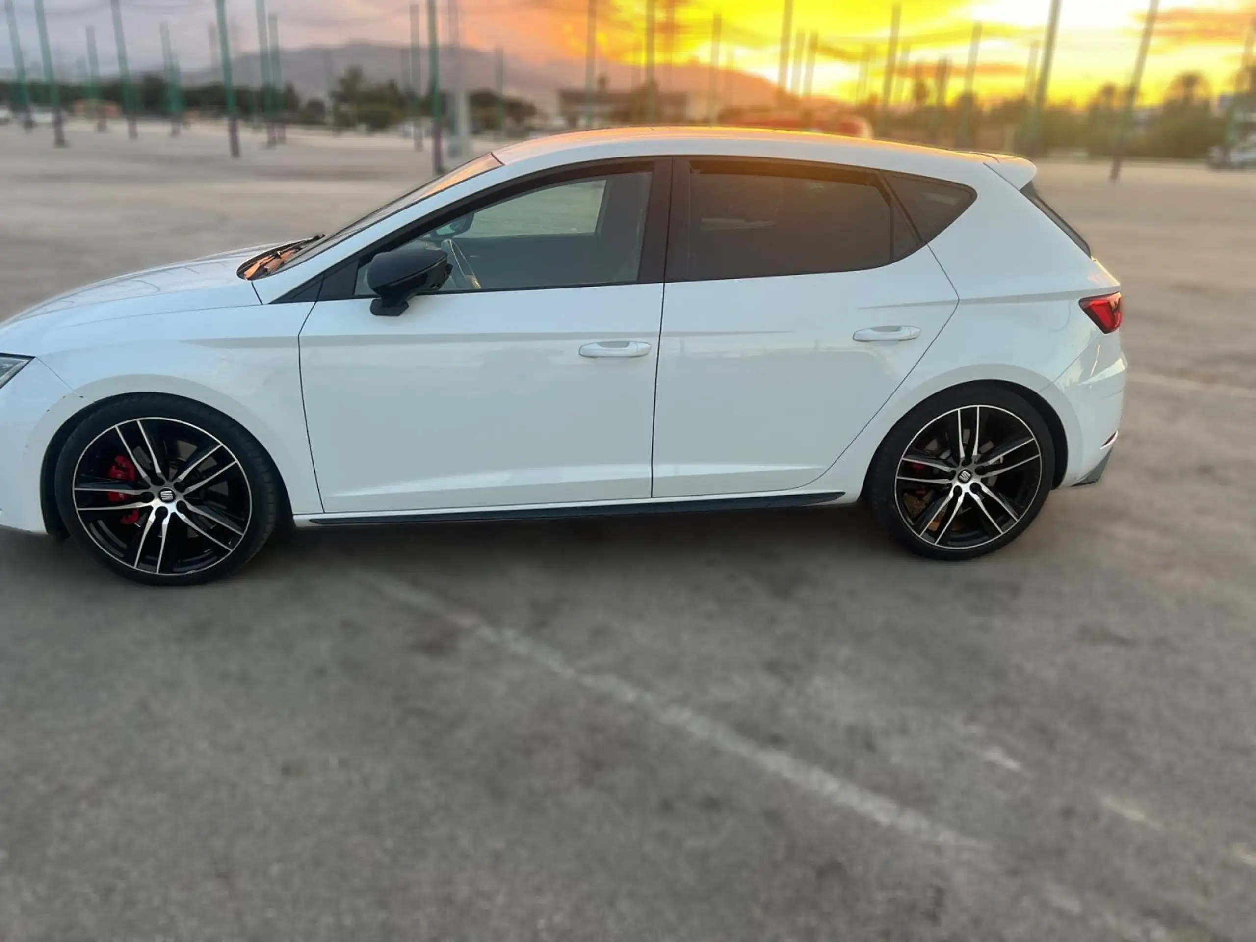 SEAT - Leon