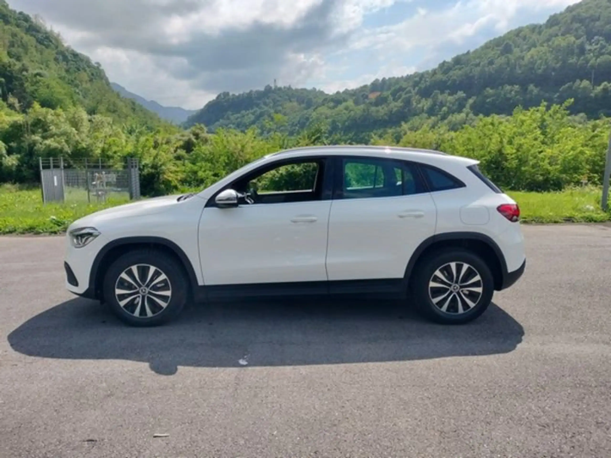 Mercedes-Benz - GLA 220