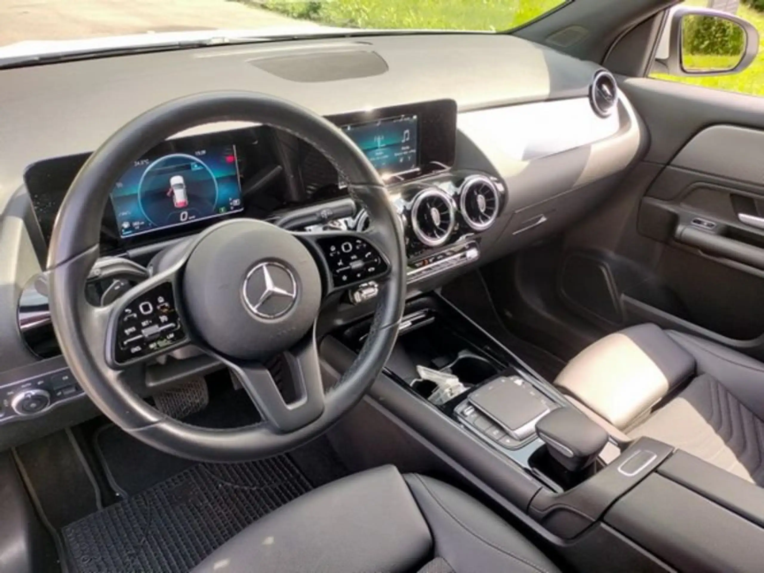 Mercedes-Benz - GLA 220