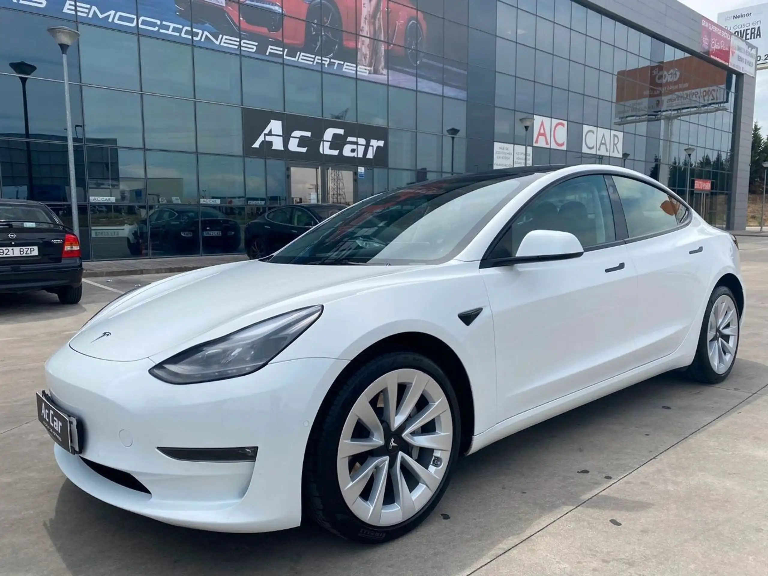 Tesla - Model 3