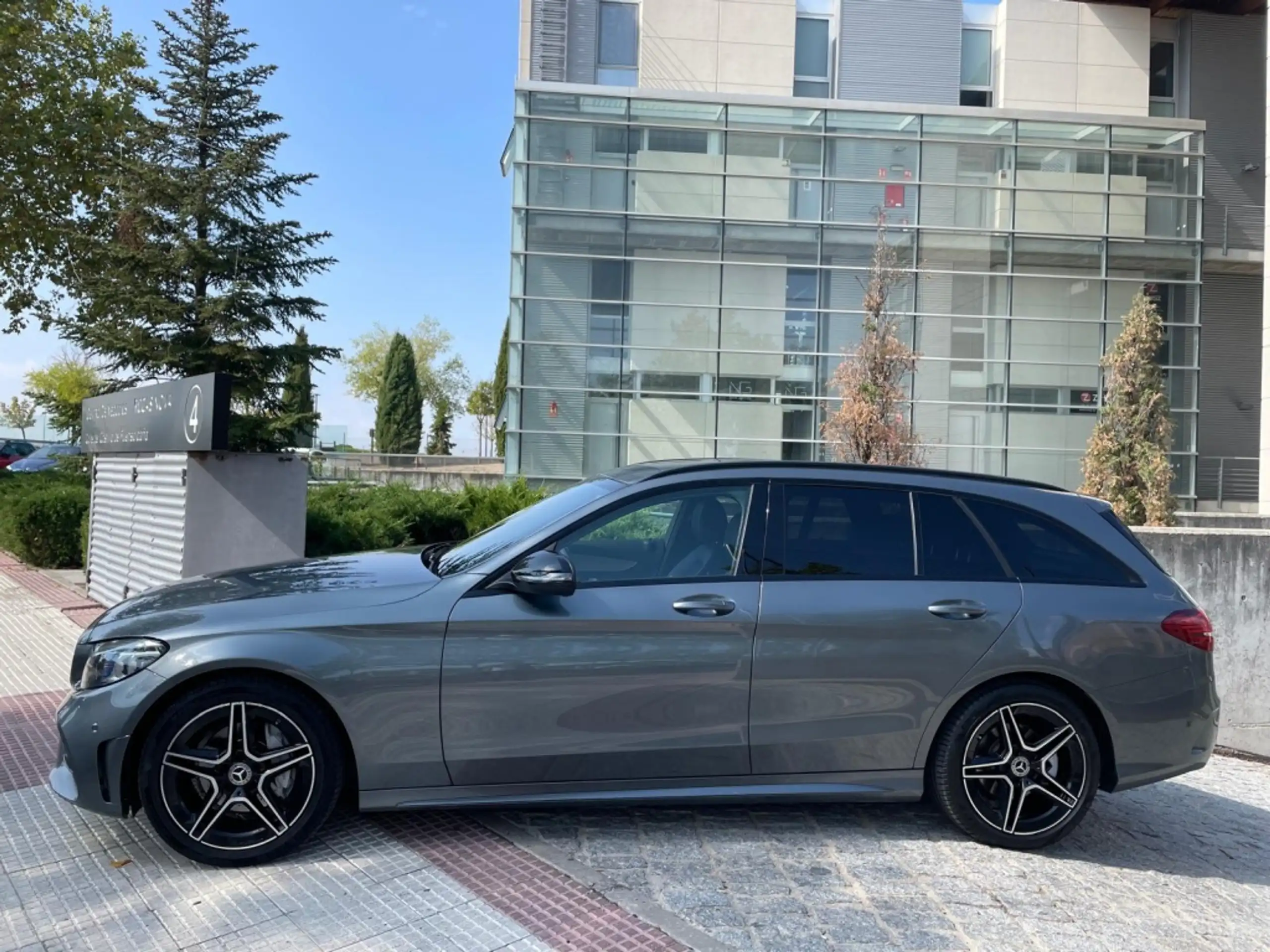 Mercedes-Benz - C 220