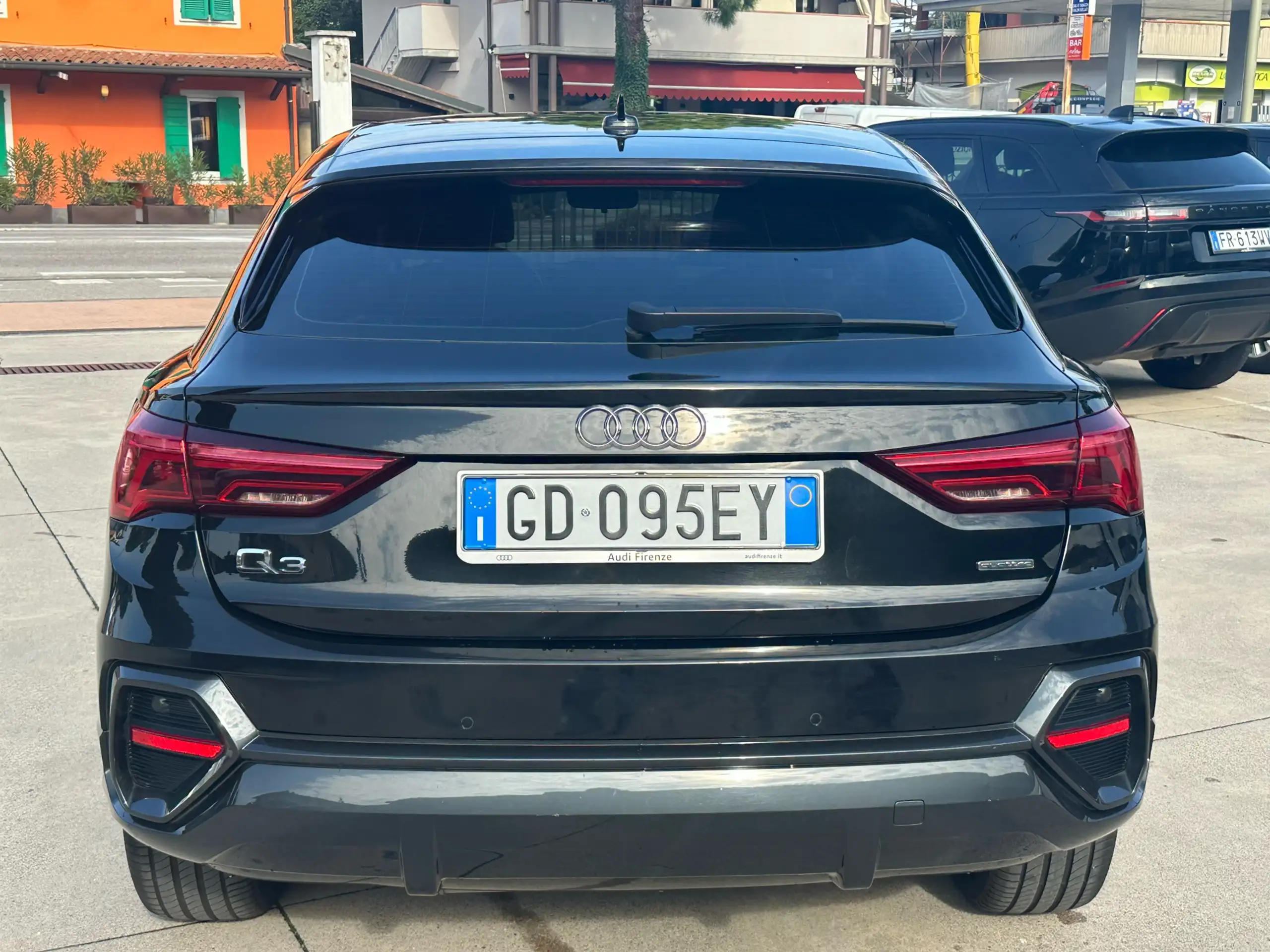 Audi - Q3