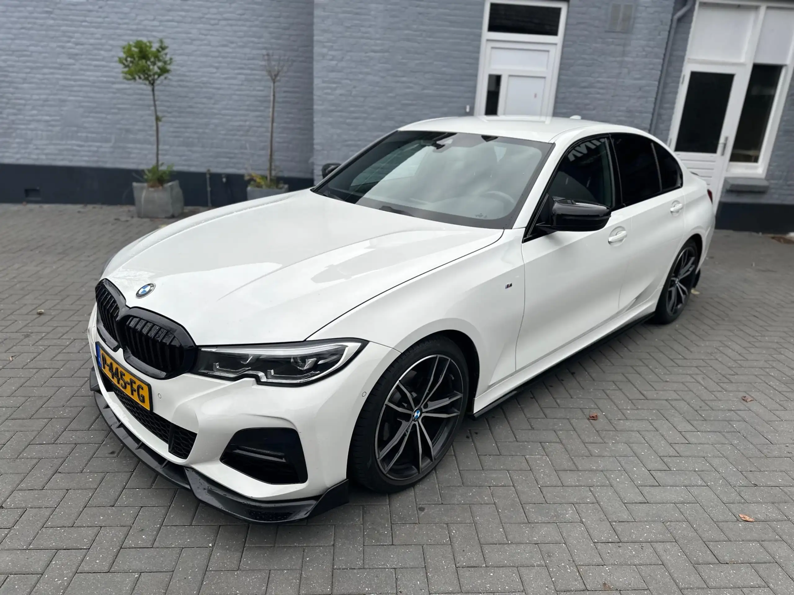 BMW 320 2019