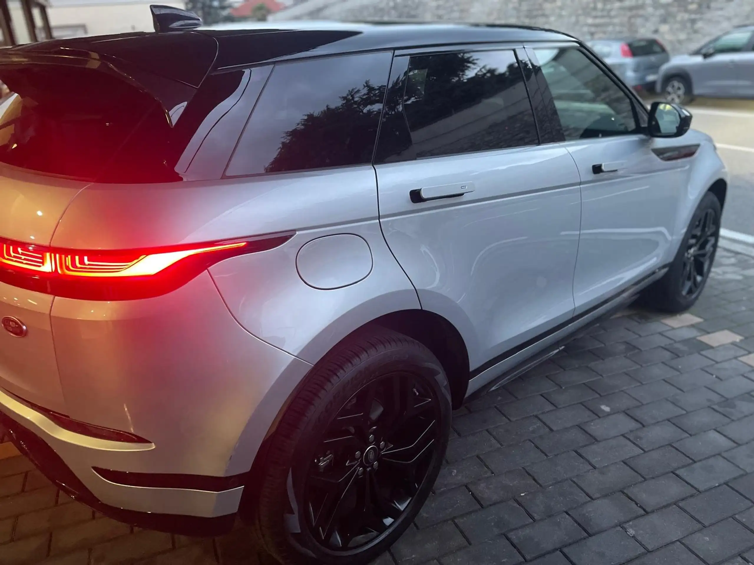 Land Rover - Range Rover Evoque