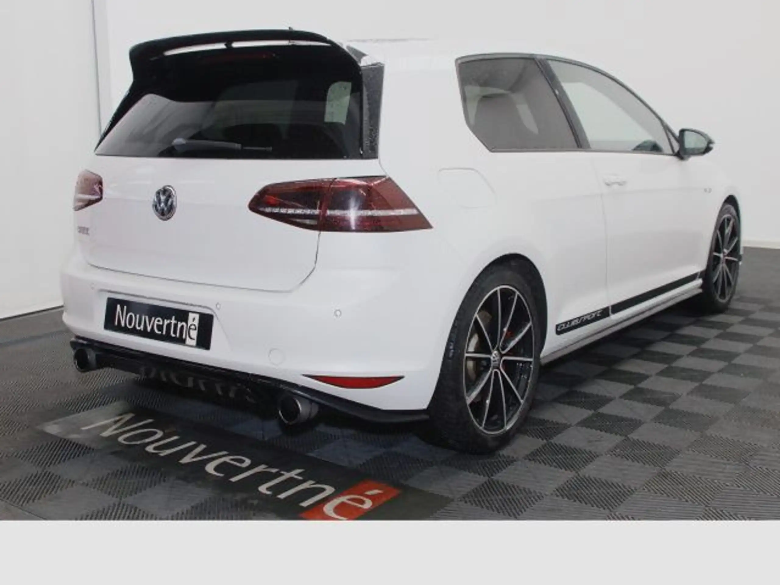 Volkswagen - Golf GTI