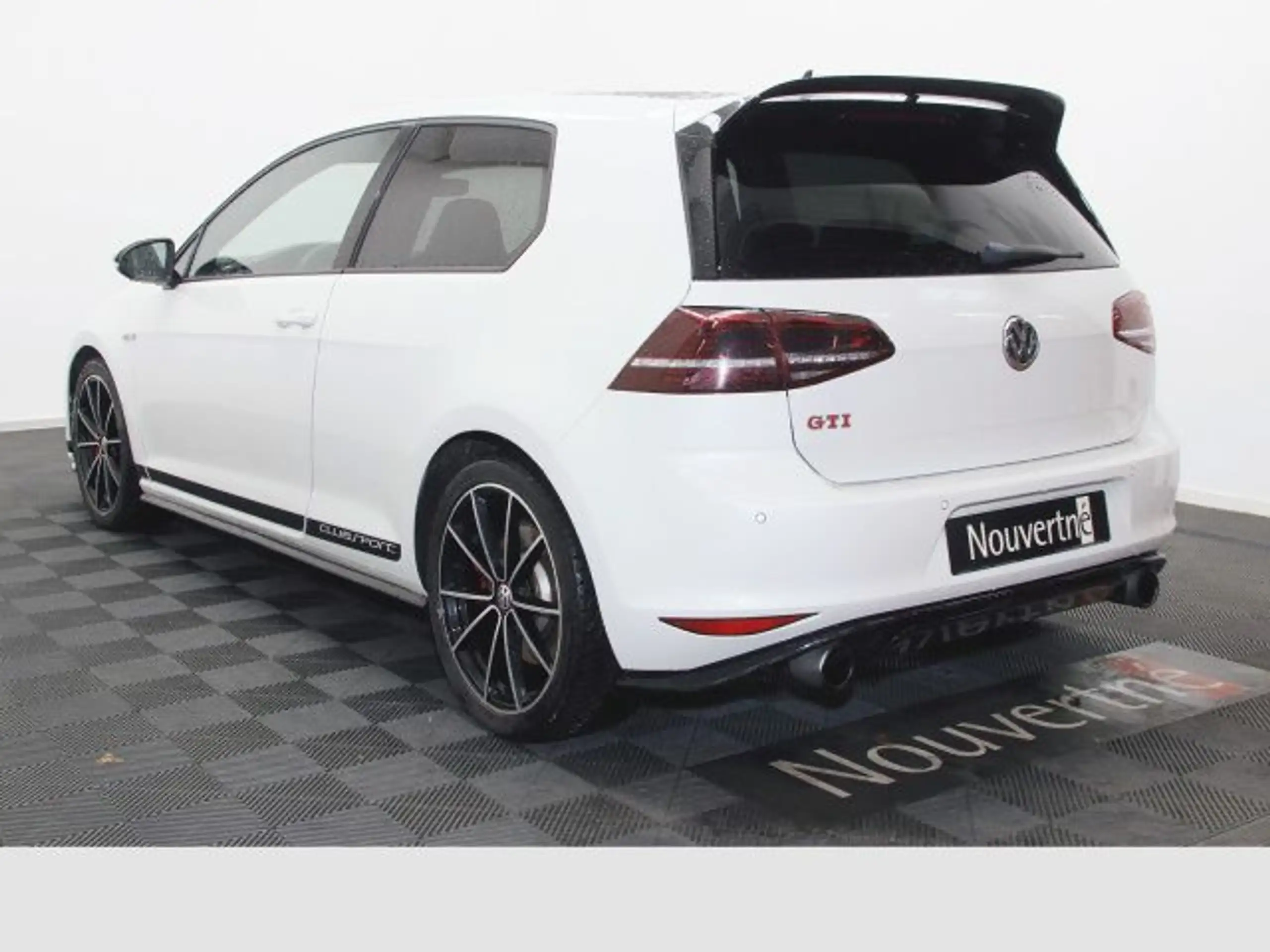 Volkswagen - Golf GTI