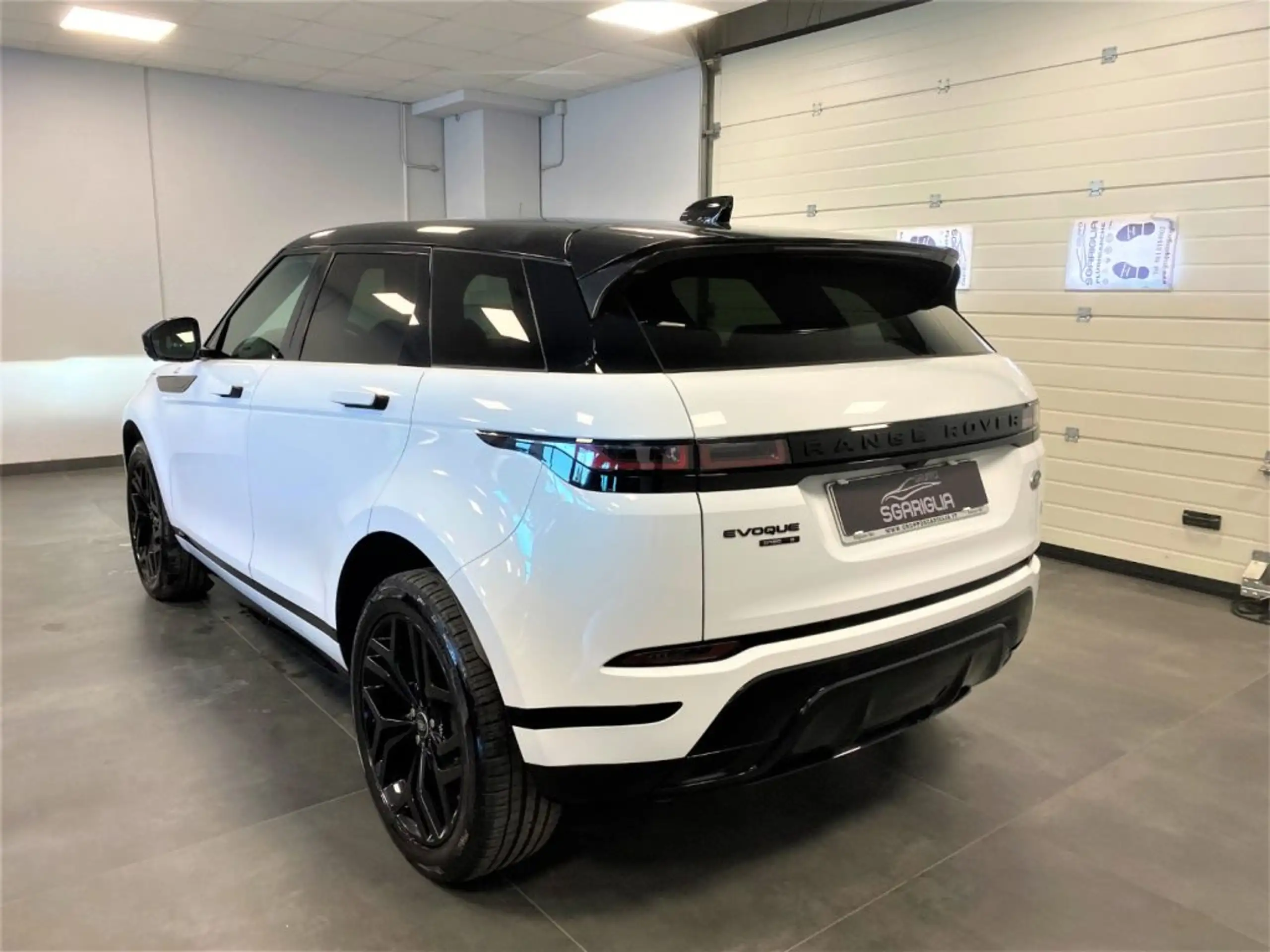 Land Rover - Range Rover Evoque