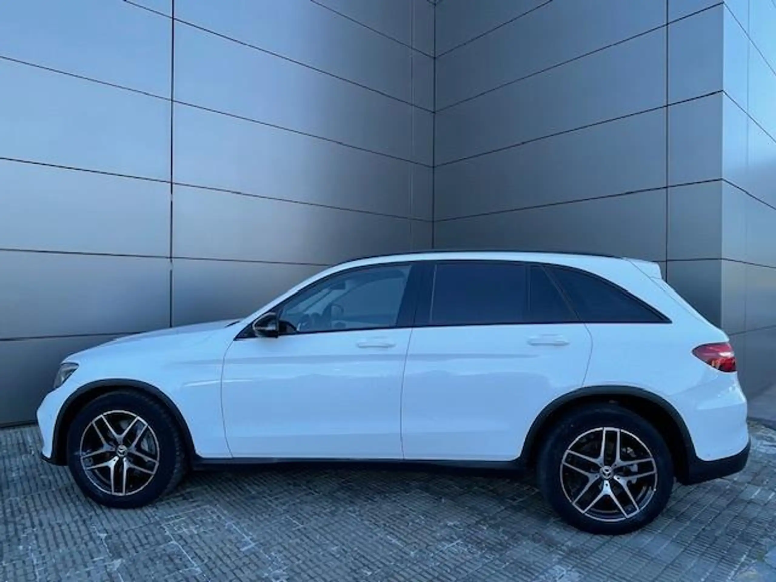 Mercedes-Benz - GLC 220