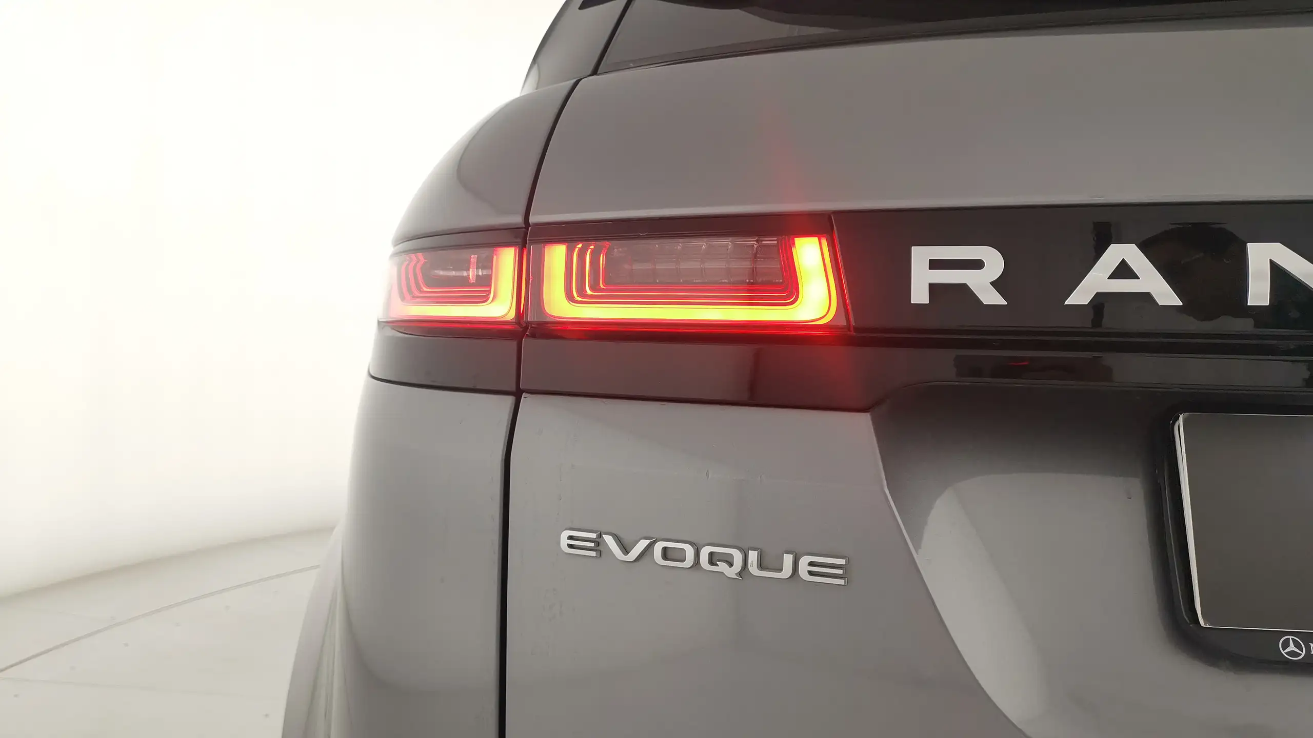 Land Rover - Range Rover Evoque