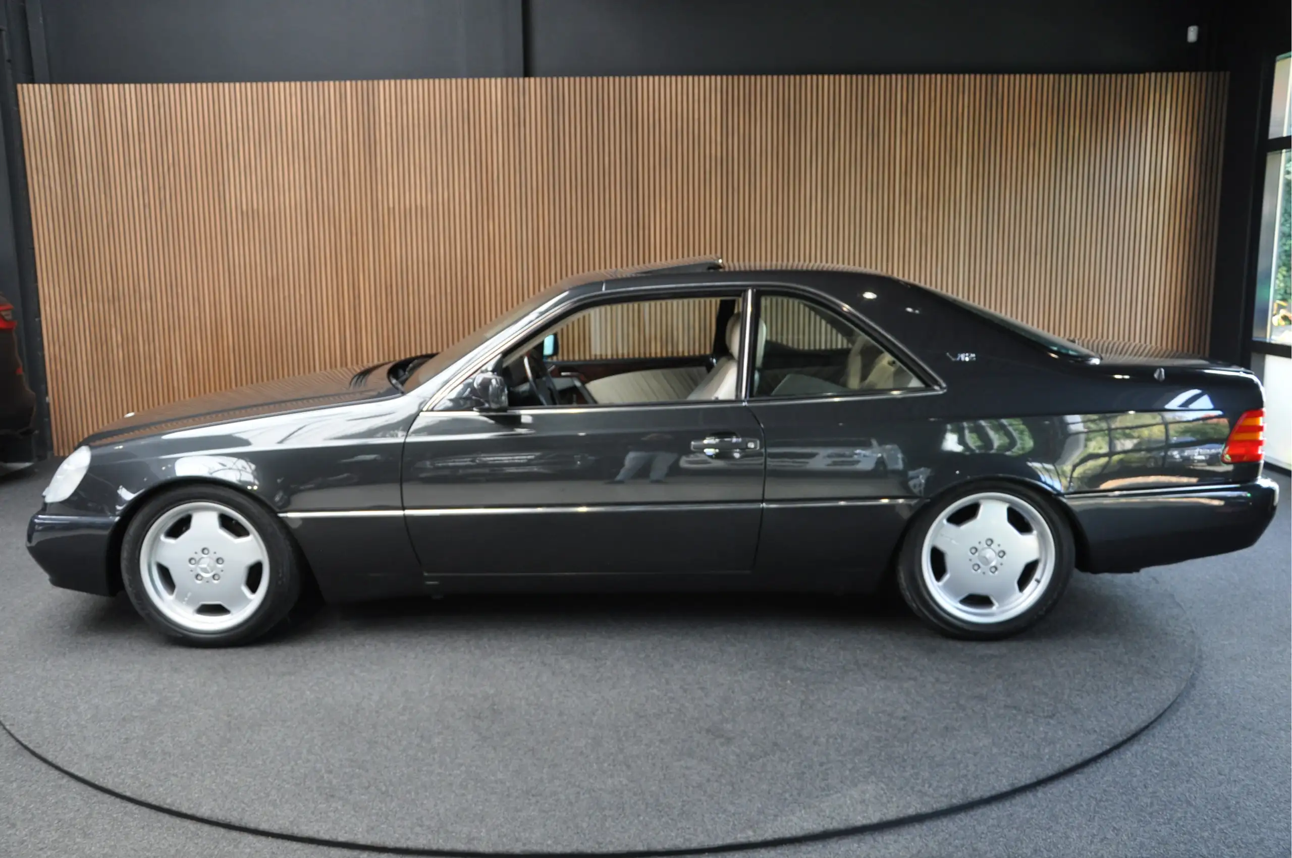 Mercedes-Benz - S 600