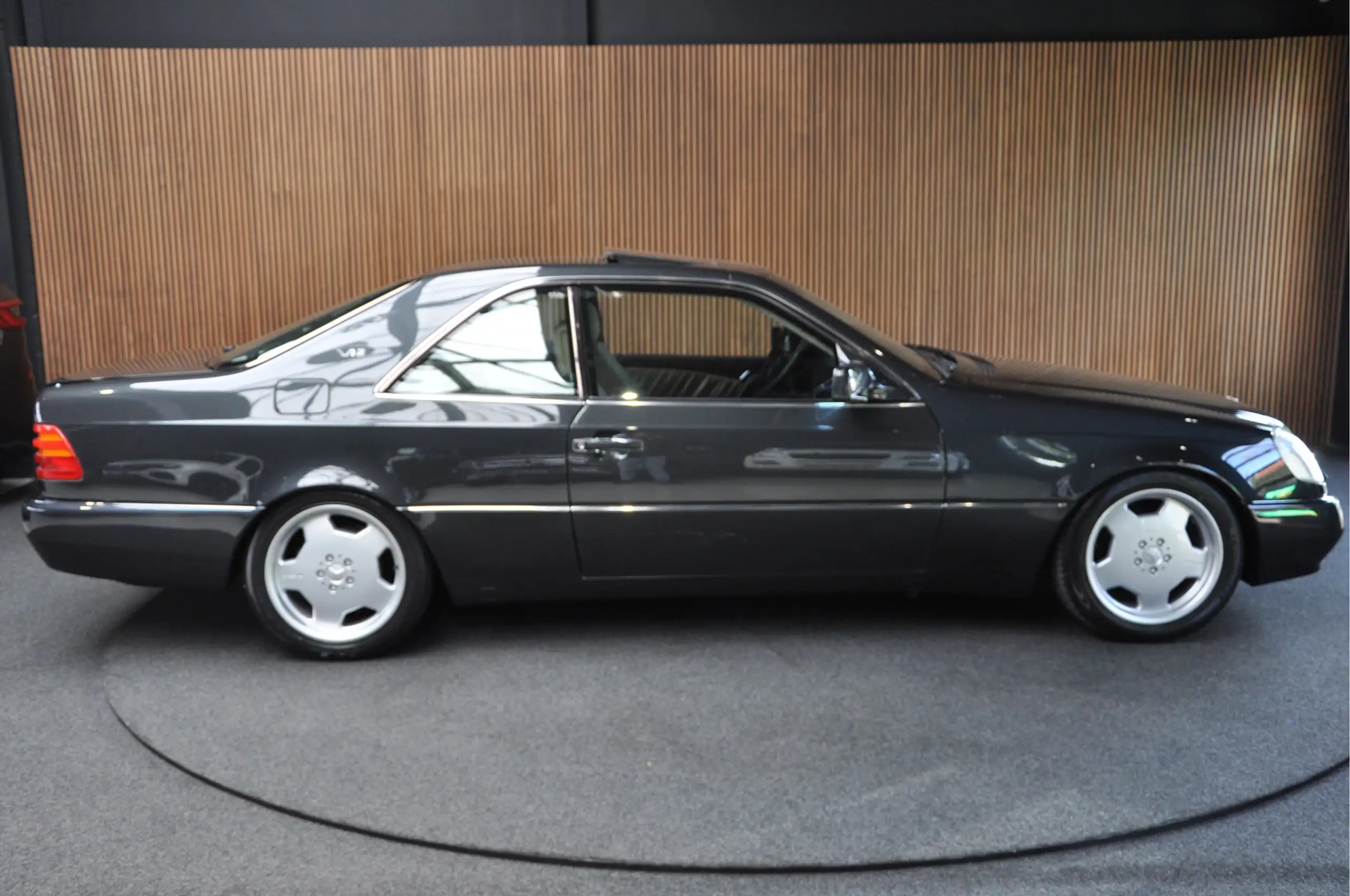 Mercedes-Benz - S 600