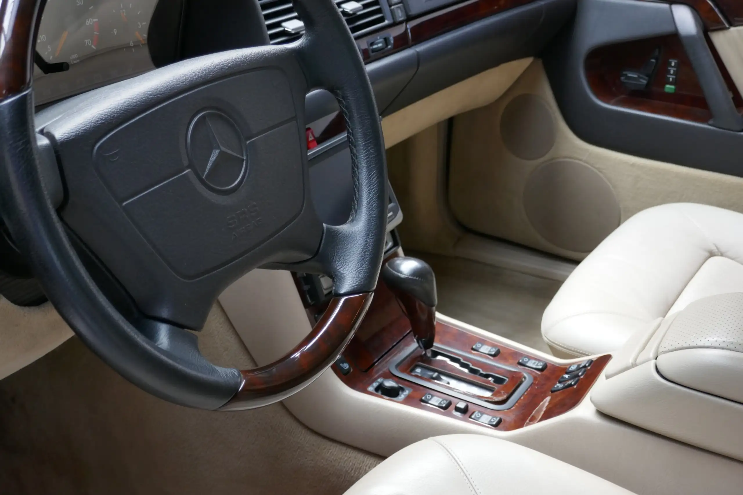 Mercedes-Benz - S 600