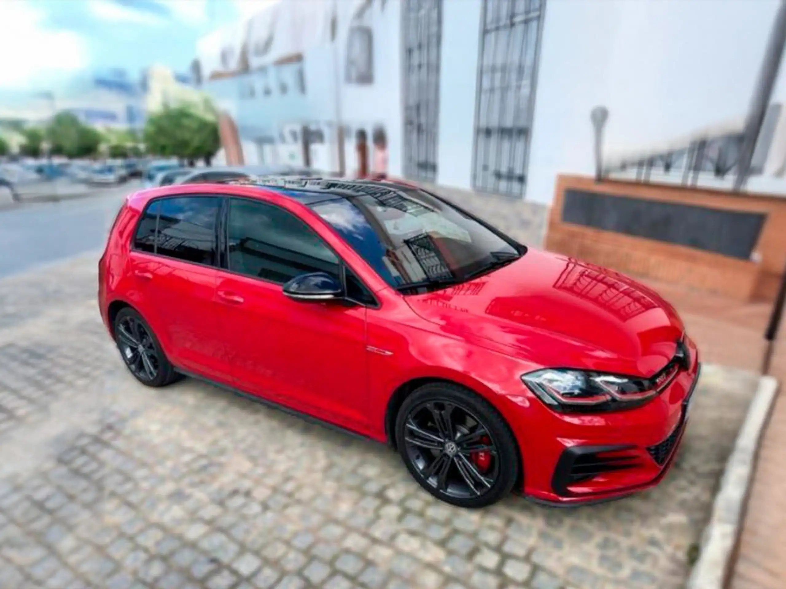 Volkswagen - Golf GTI