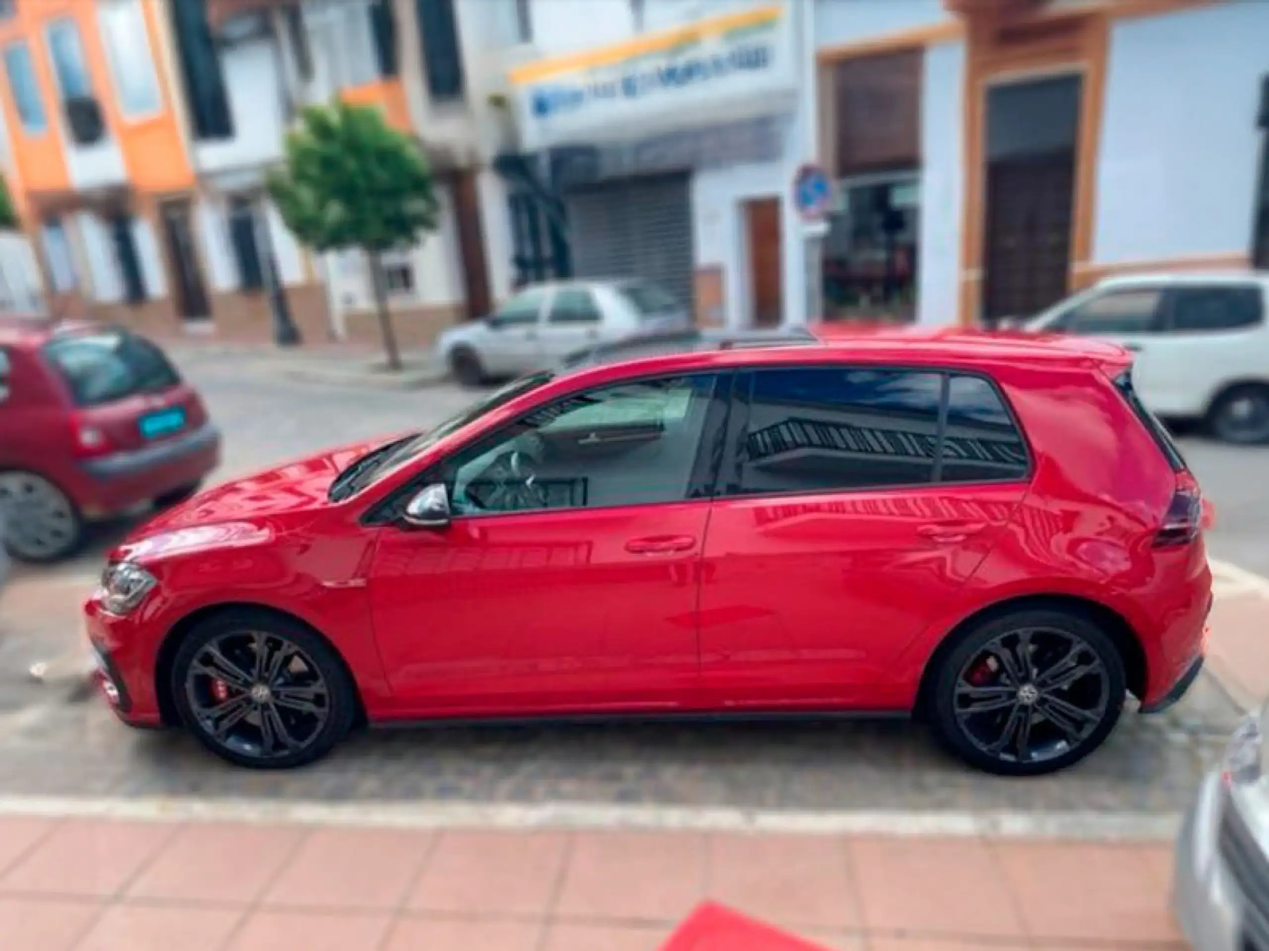 Volkswagen - Golf GTI