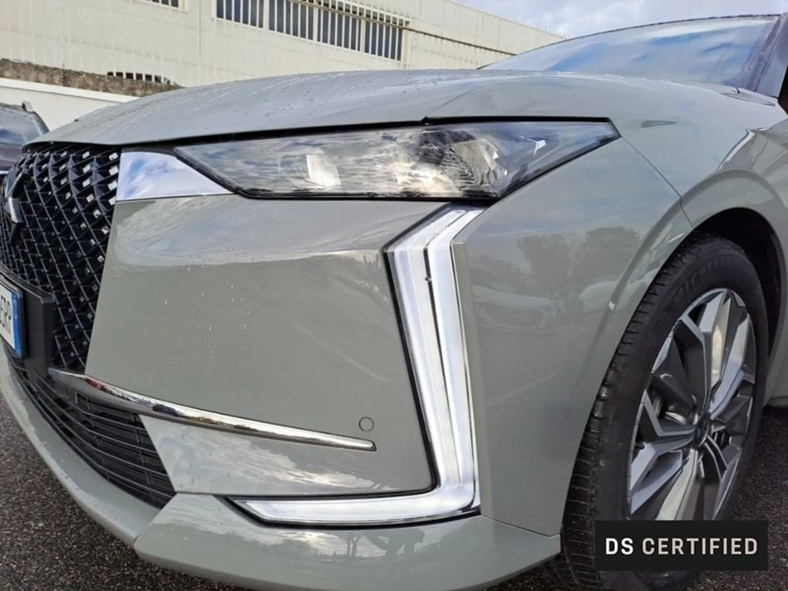 DS Automobiles - DS 4