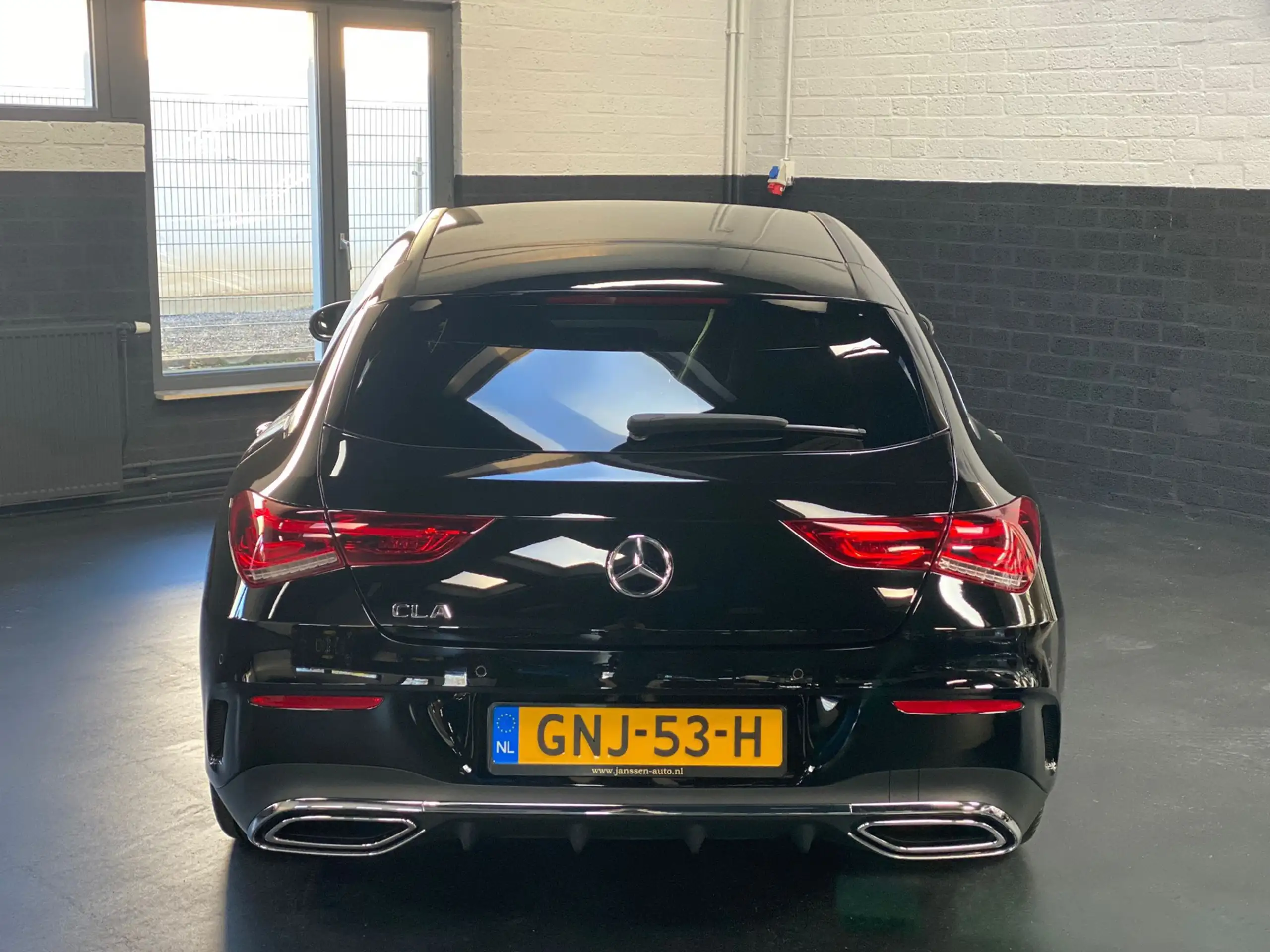 Mercedes-Benz - CLA 180