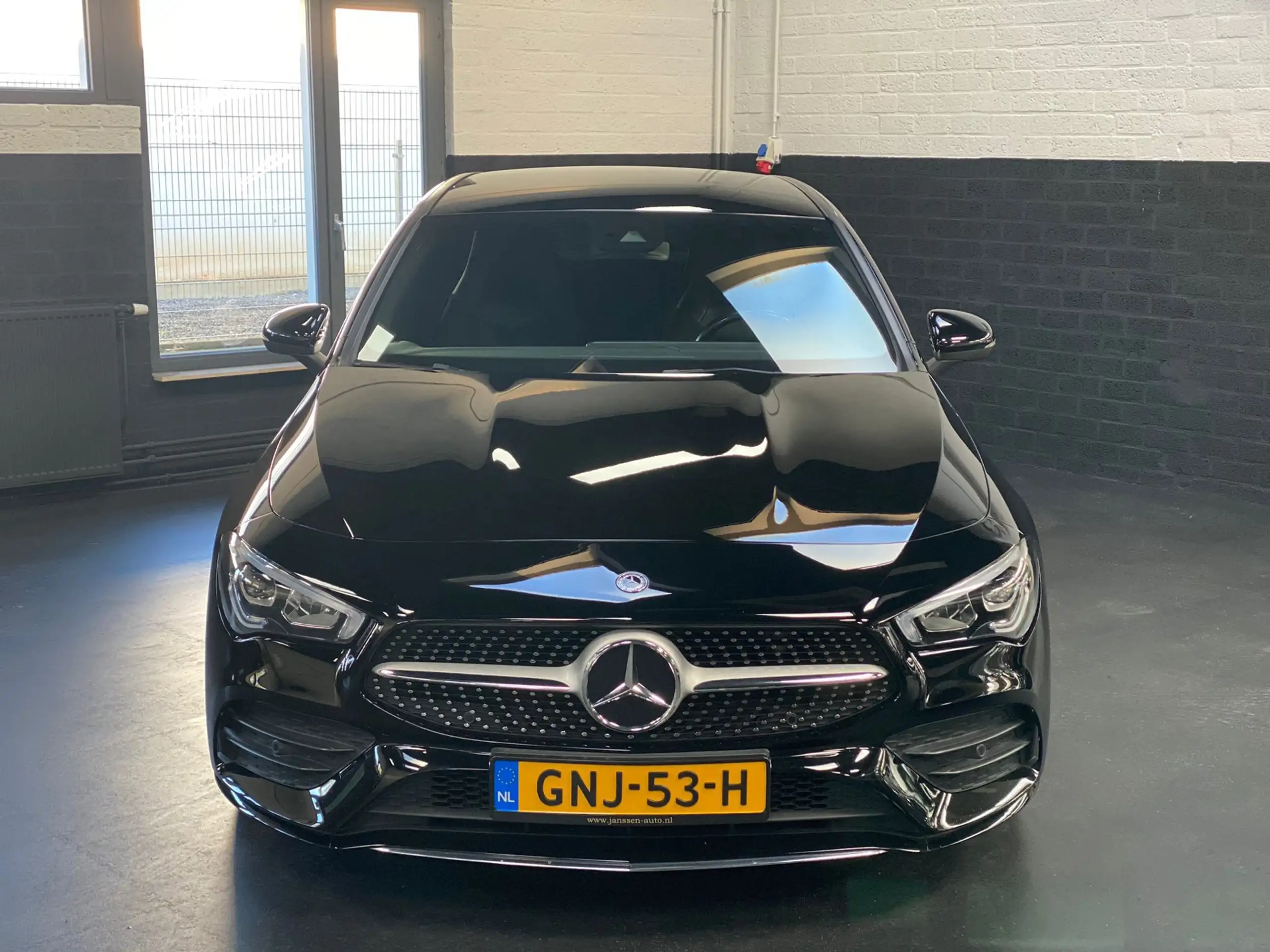 Mercedes-Benz - CLA 180