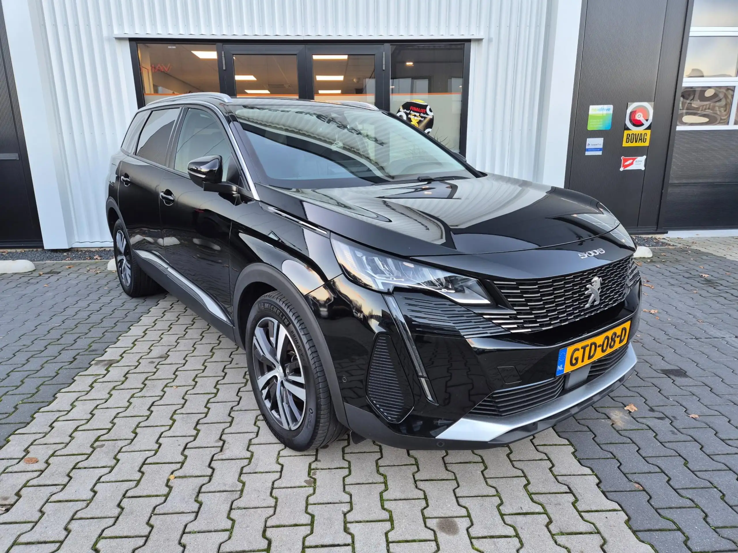 Peugeot - 5008