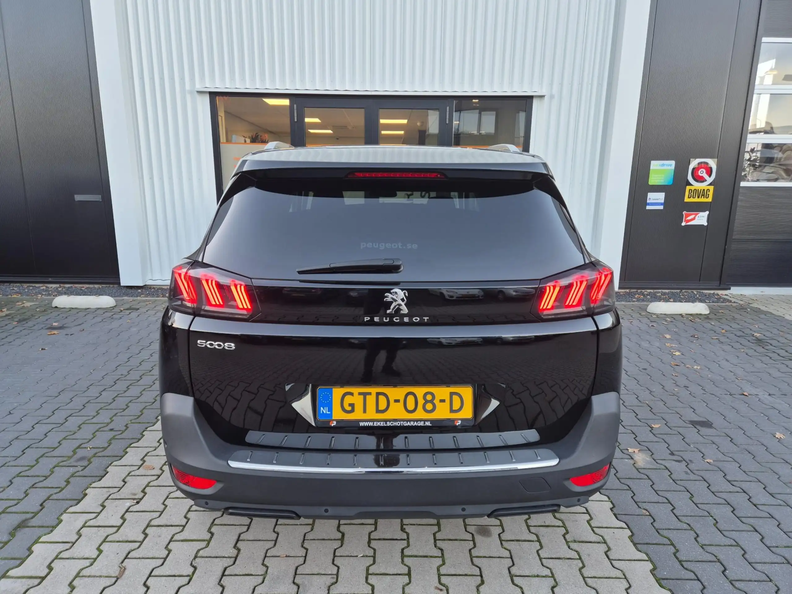 Peugeot - 5008