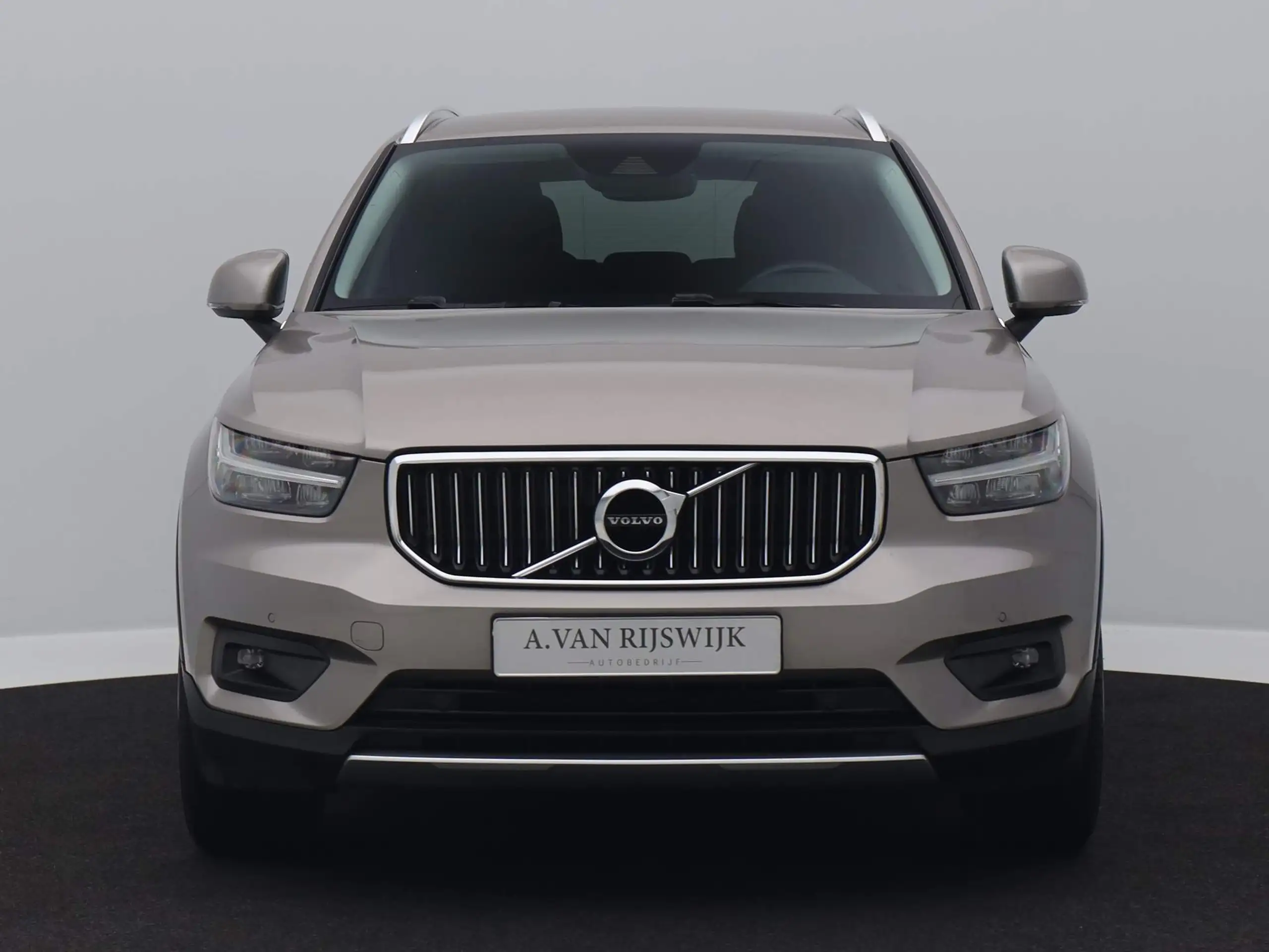 Volvo - XC40