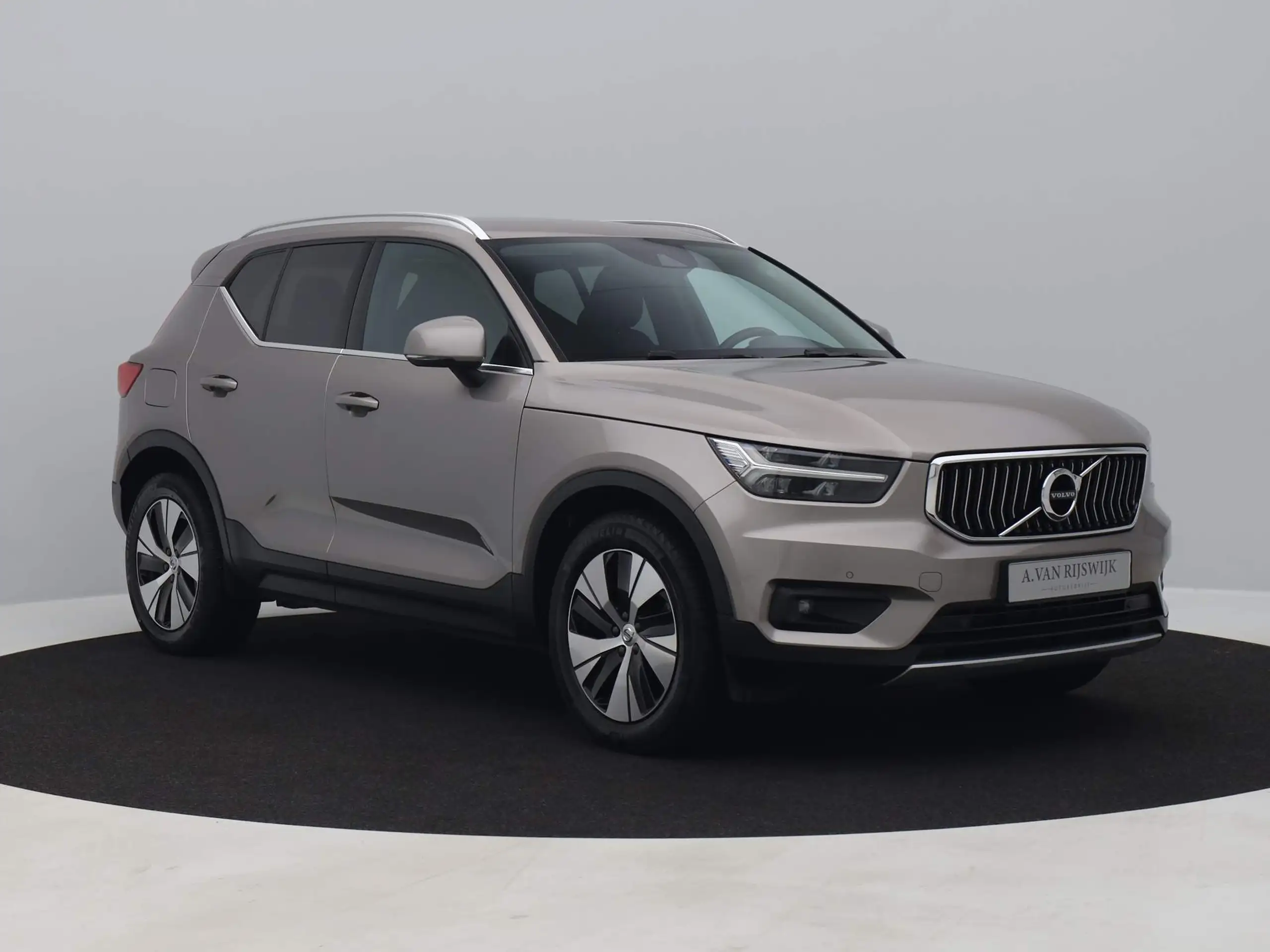 Volvo - XC40