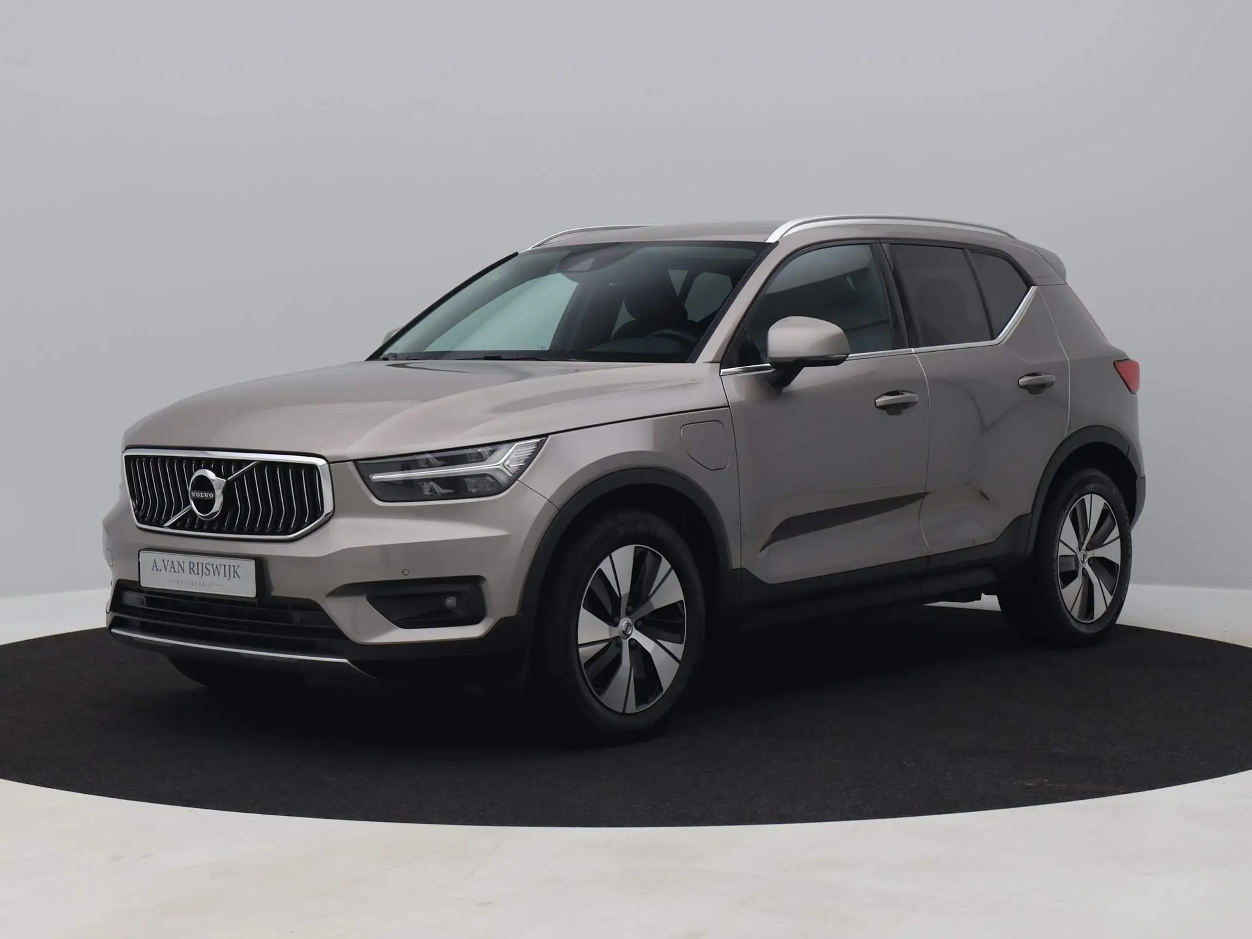 Volvo - XC40