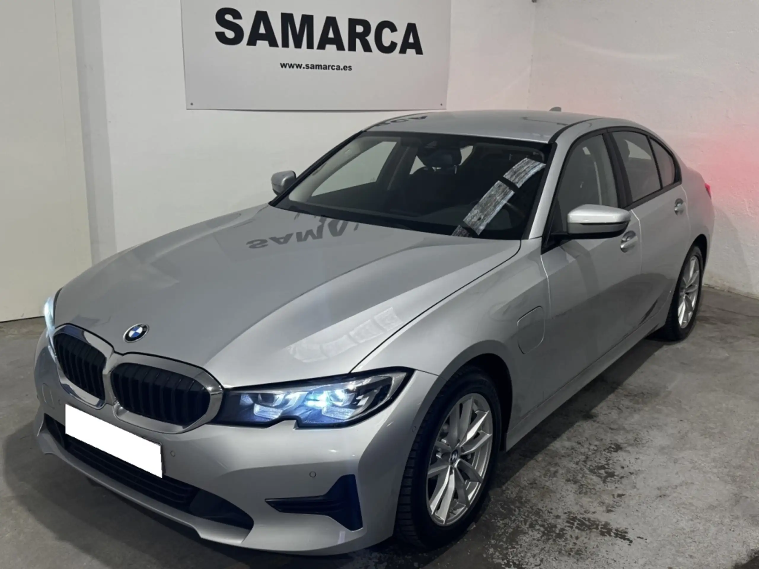 BMW 330 2019