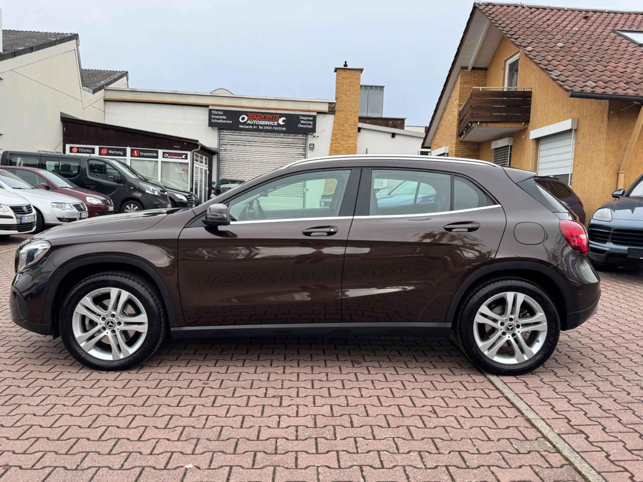 Mercedes-Benz - GLA 220