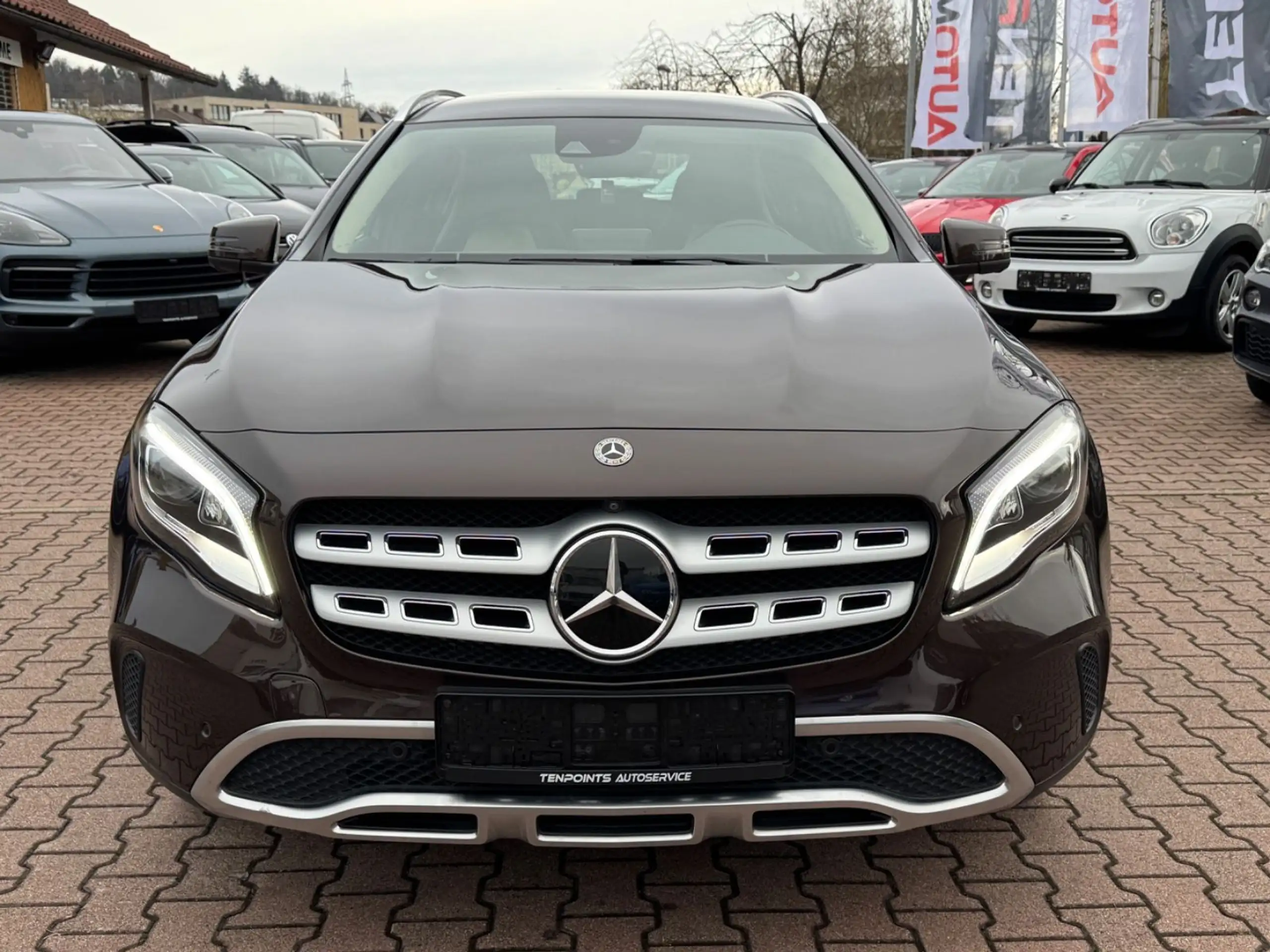 Mercedes-Benz - GLA 220