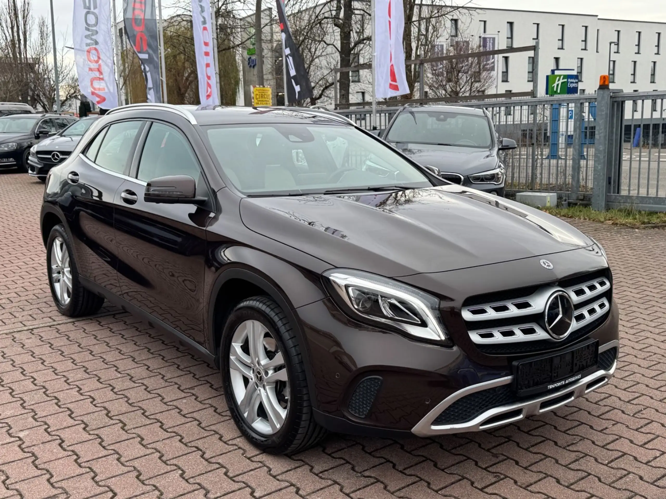 Mercedes-Benz - GLA 220