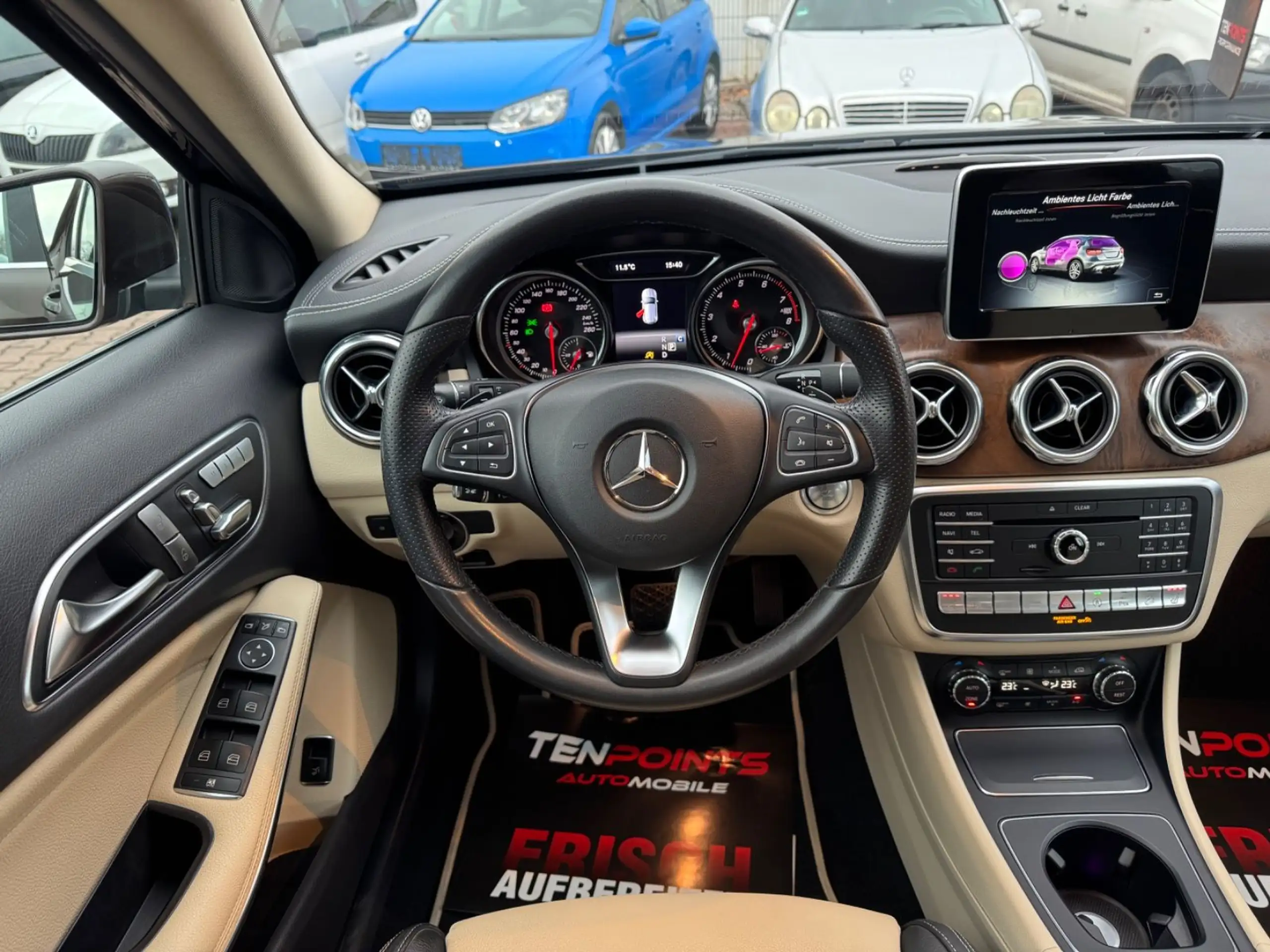 Mercedes-Benz - GLA 220