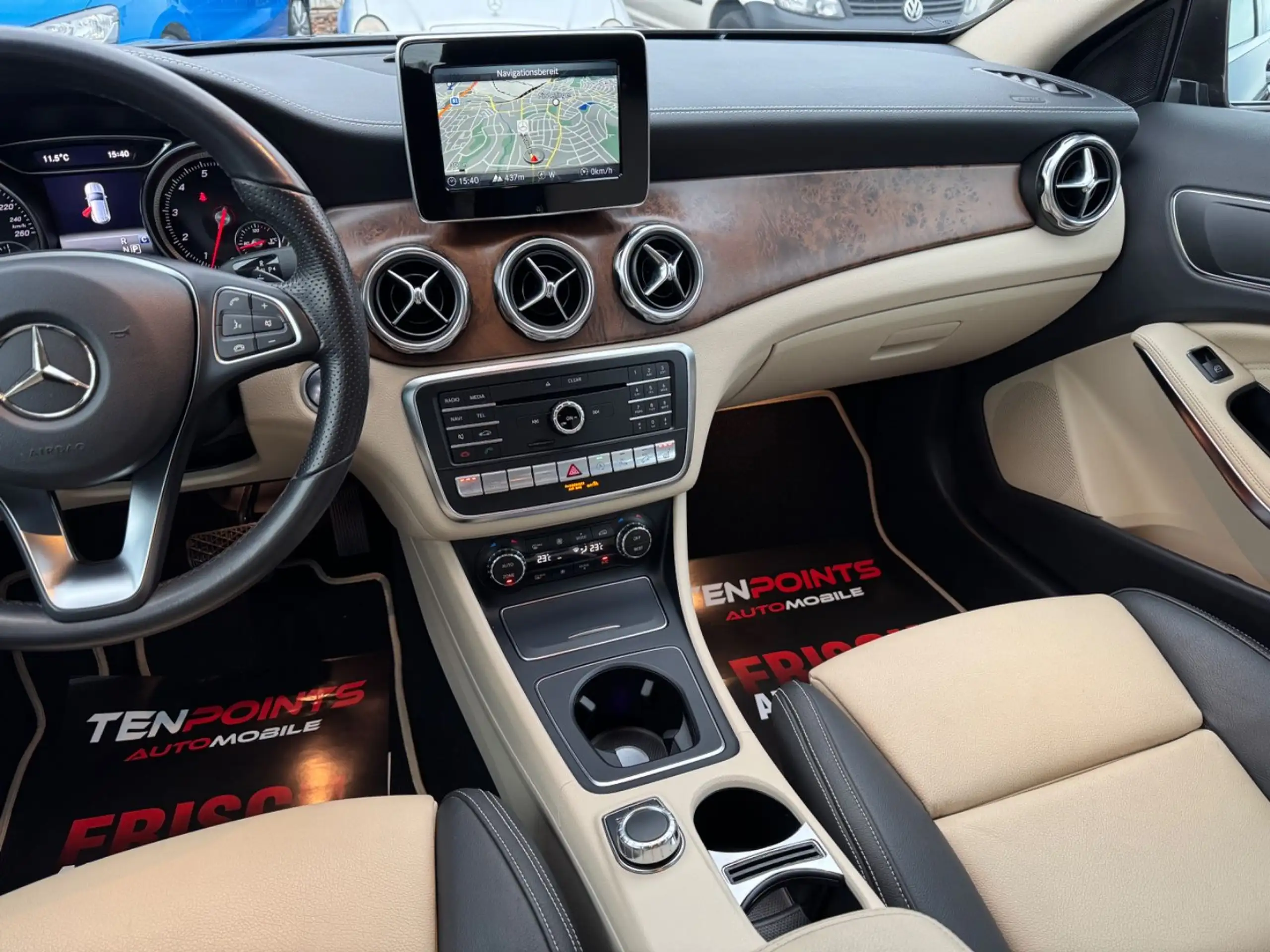 Mercedes-Benz - GLA 220