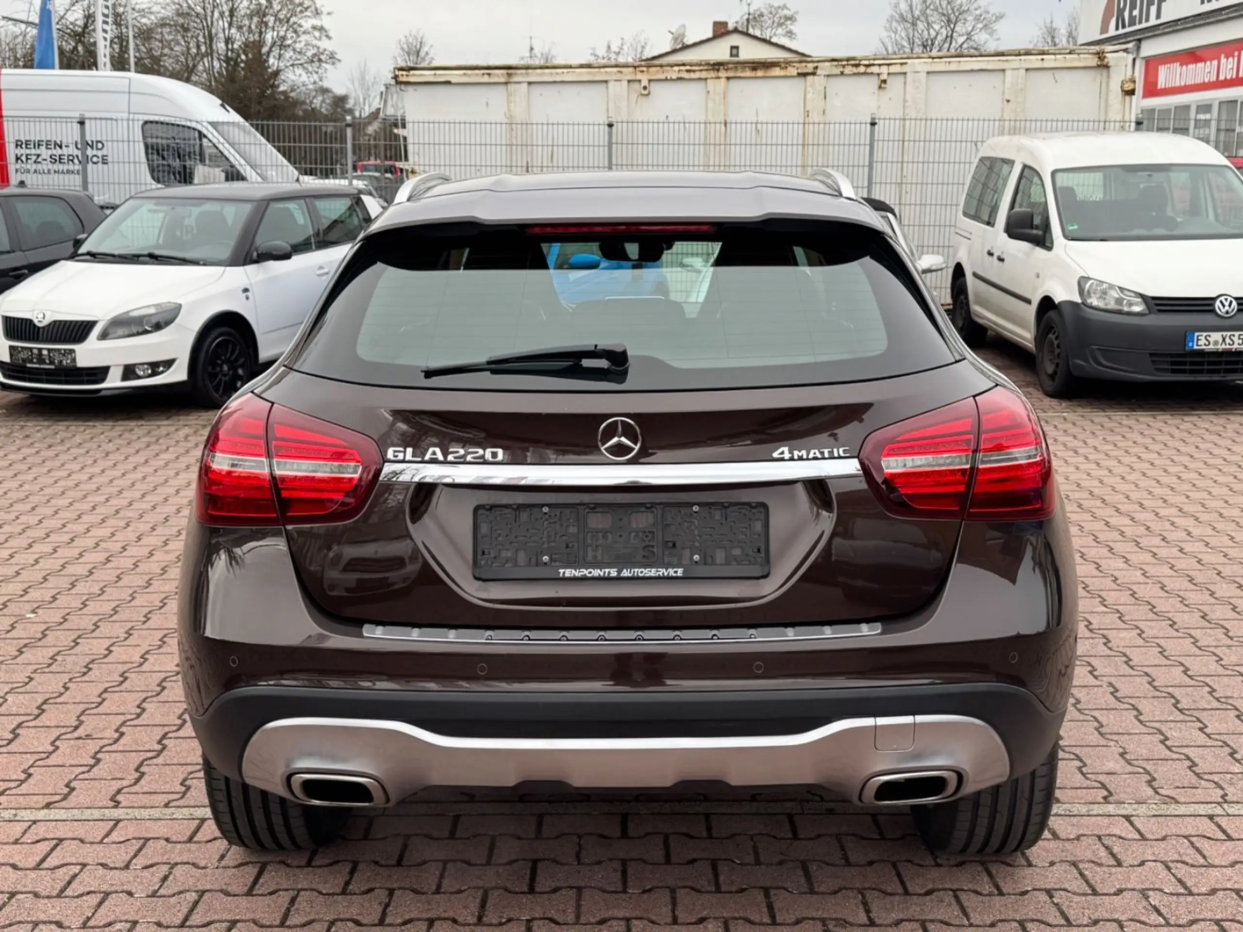 Mercedes-Benz - GLA 220