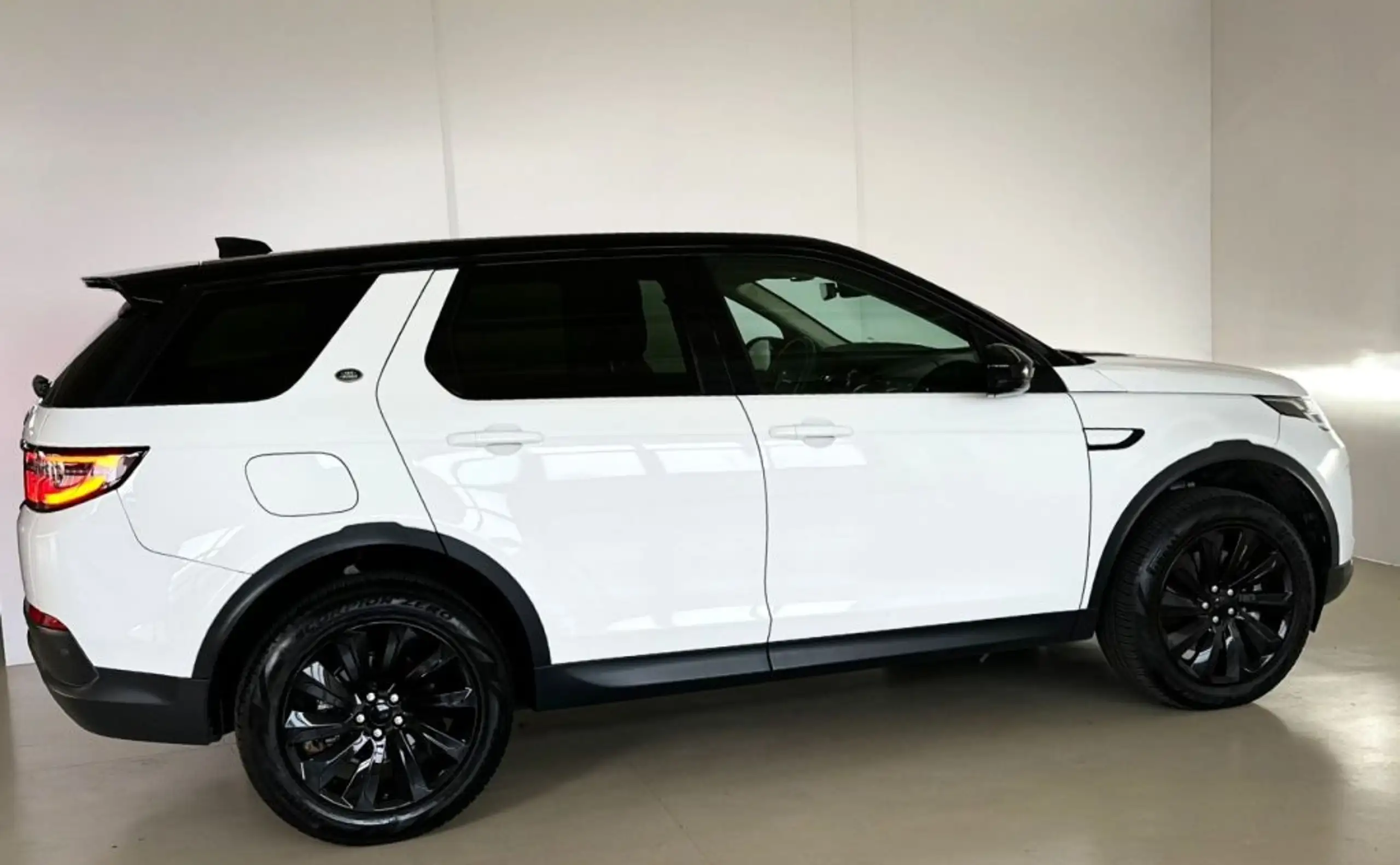 Land Rover - Discovery Sport