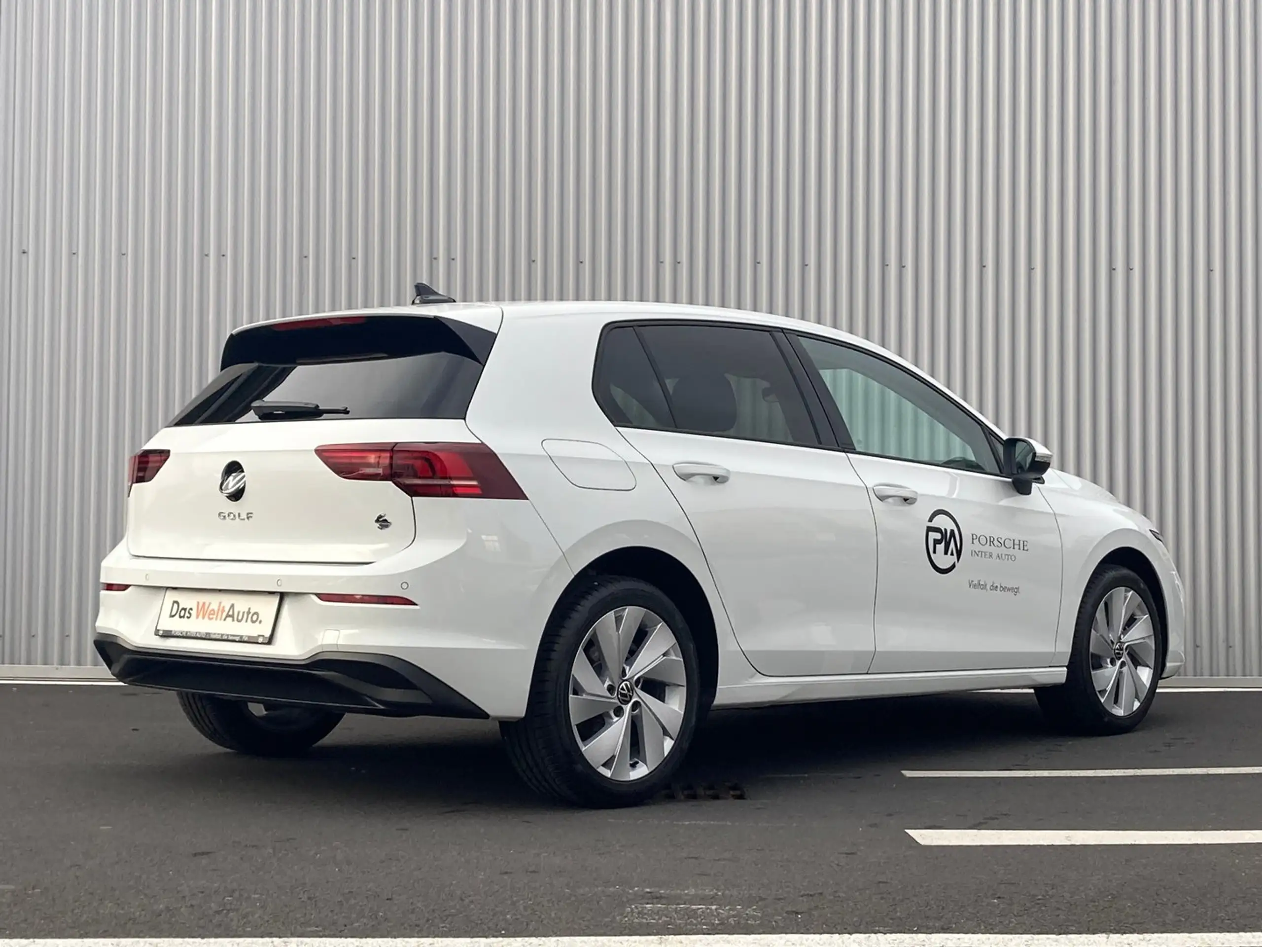 Volkswagen - Golf