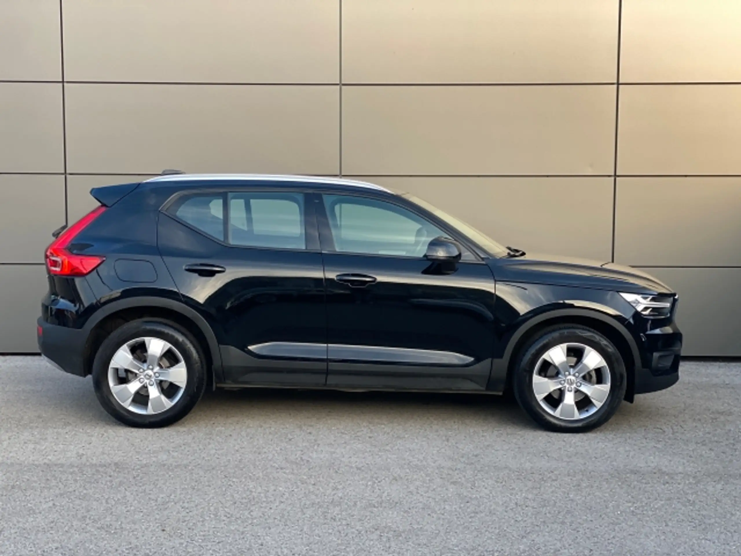 Volvo - XC40