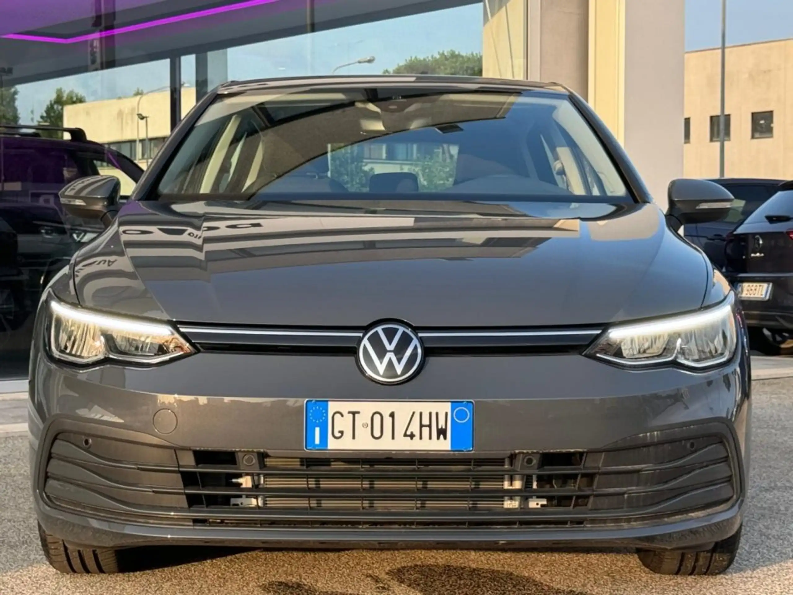 Volkswagen - Golf