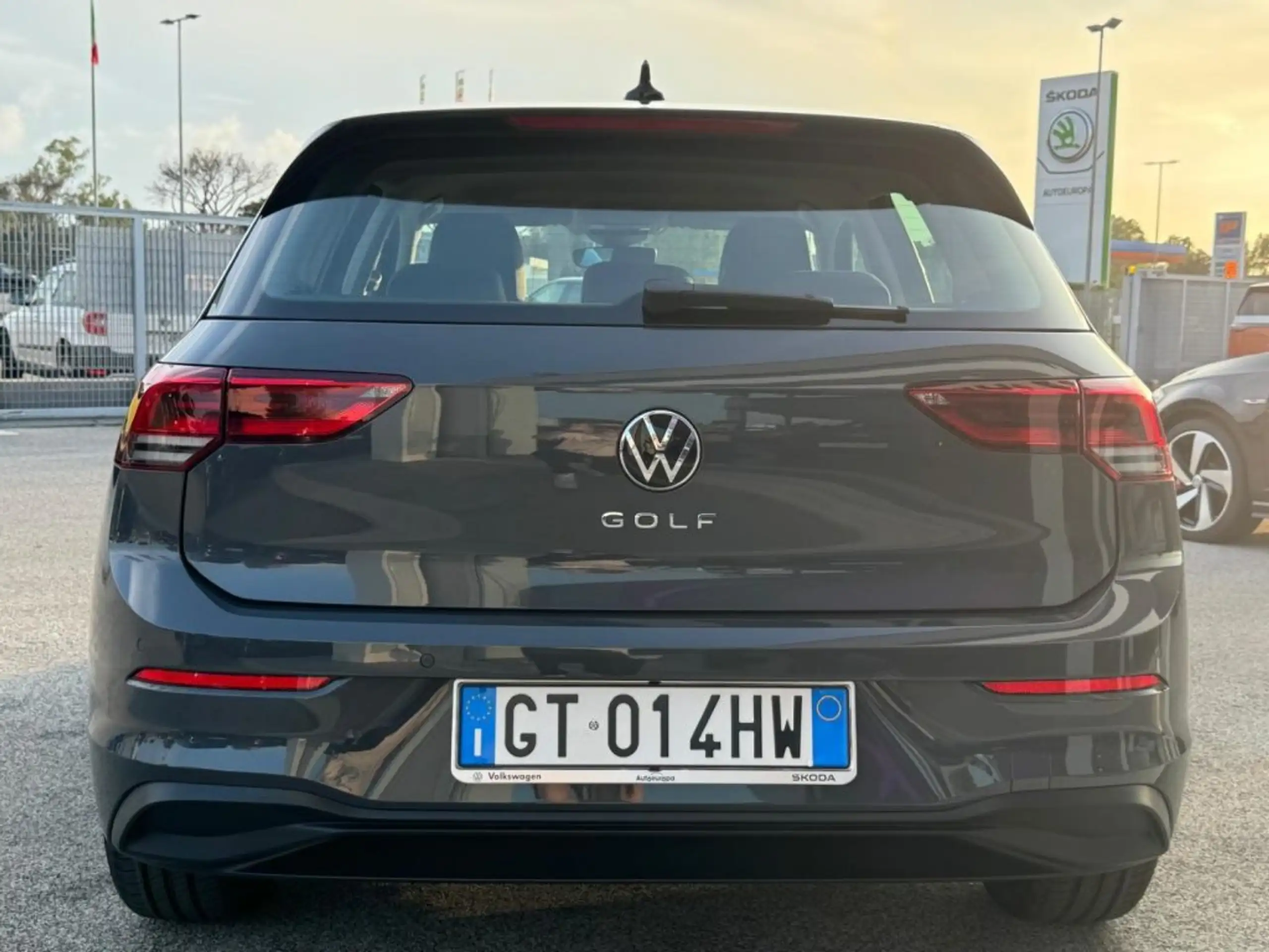 Volkswagen - Golf