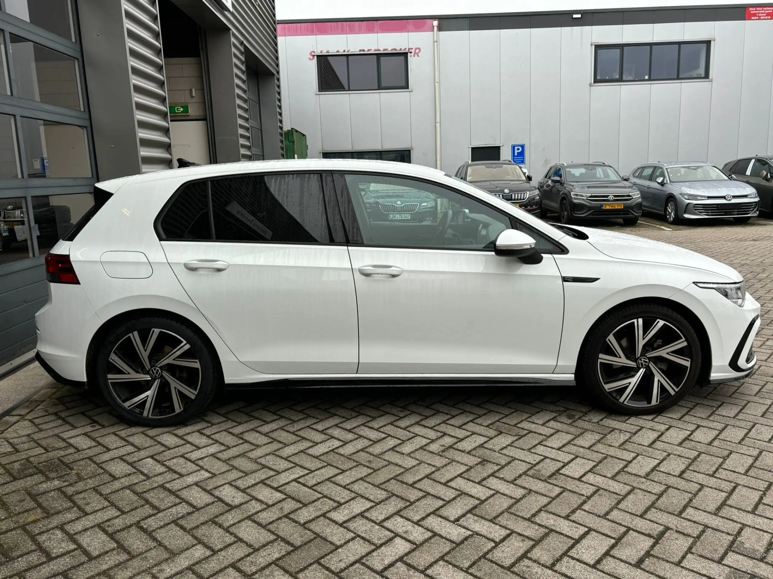 Volkswagen - Golf