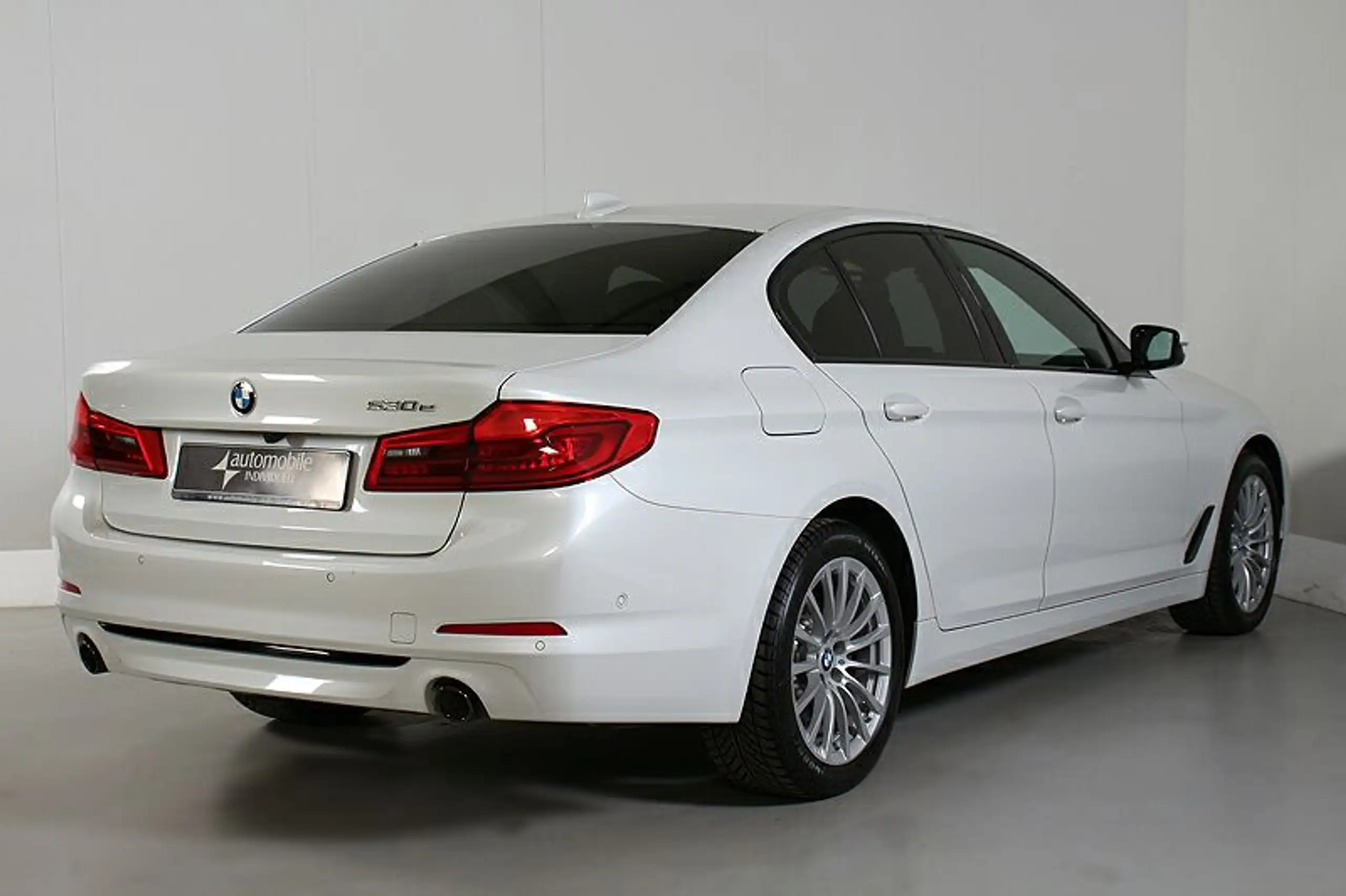 BMW - 530