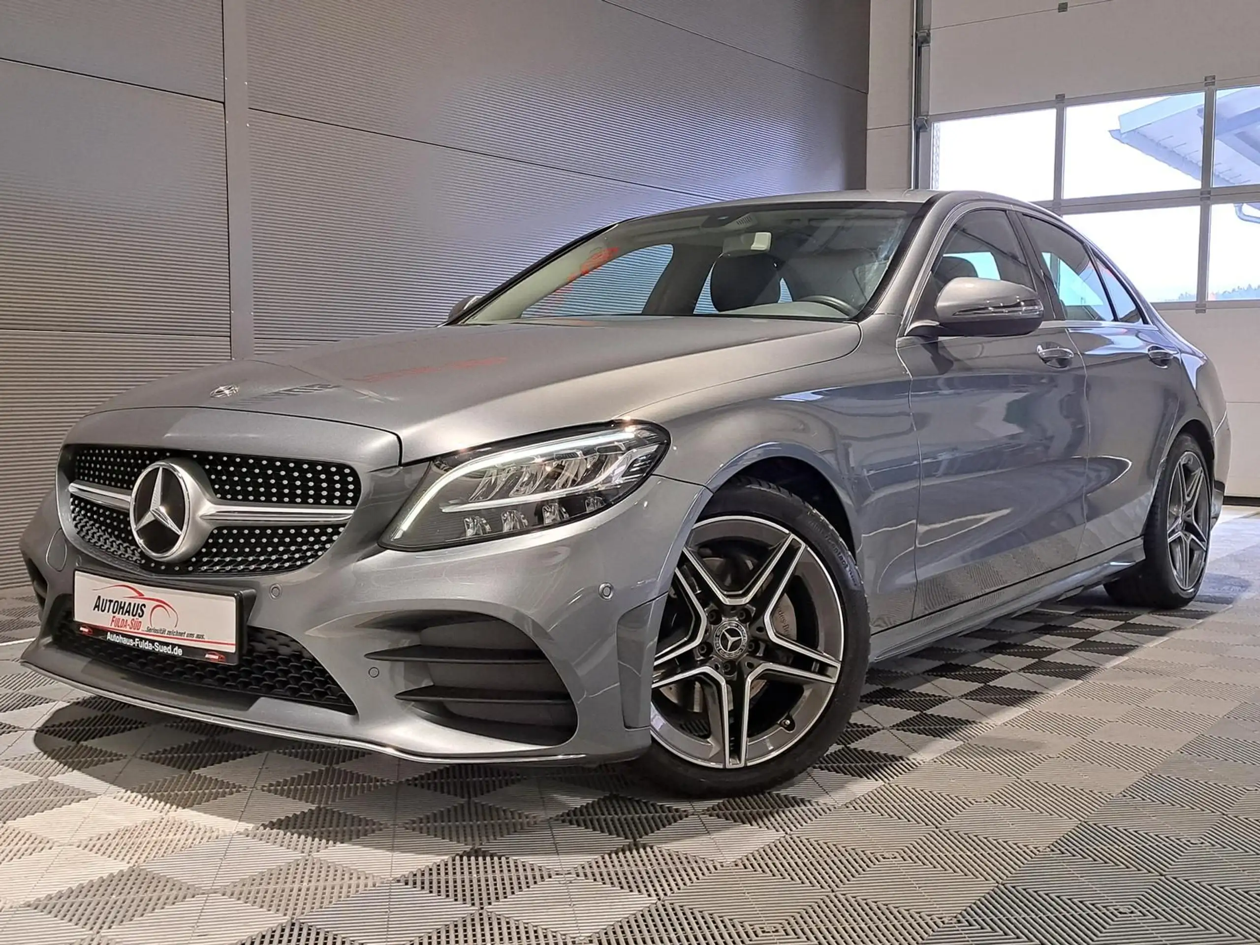 Mercedes-Benz - C 220