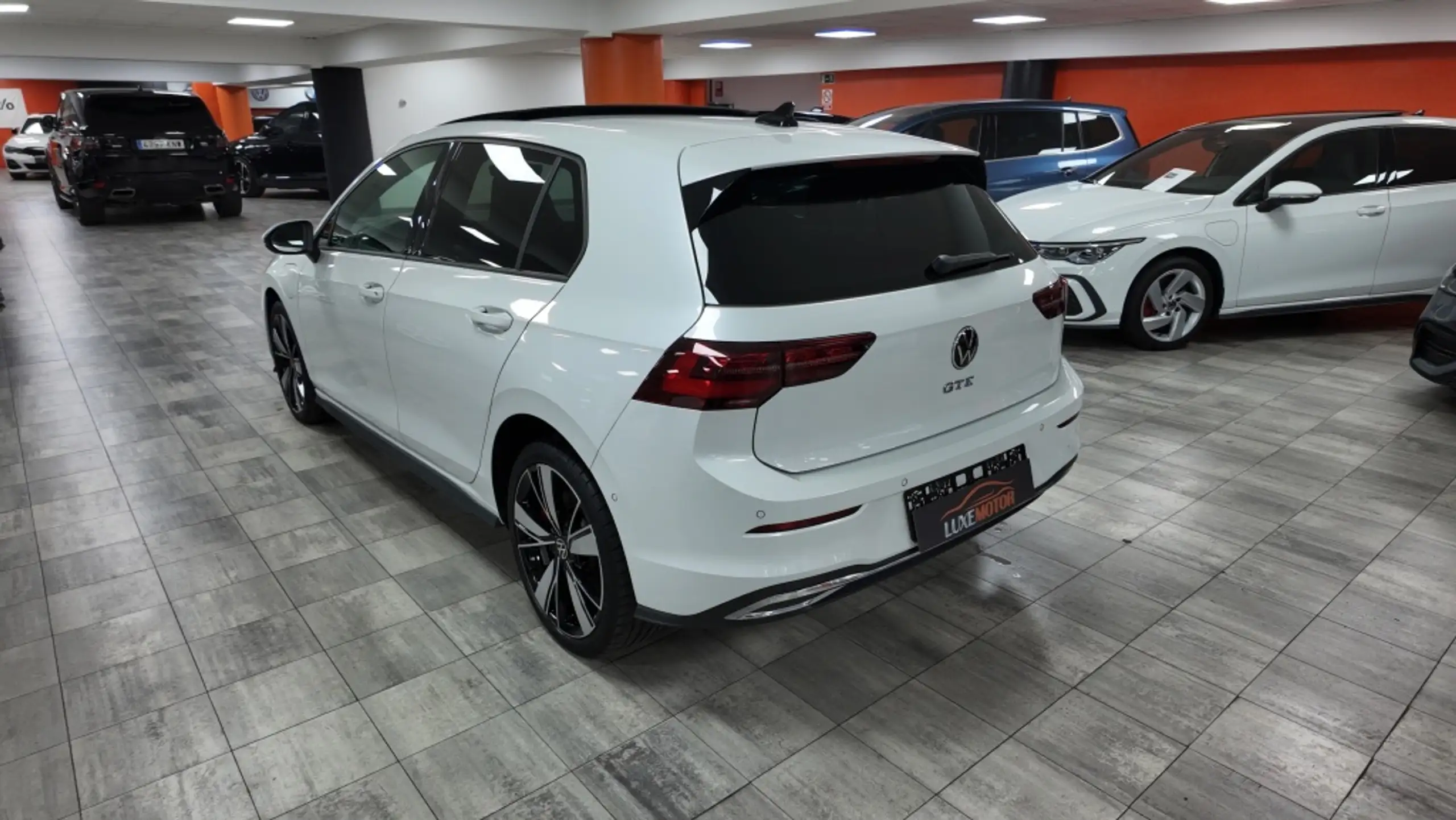 Volkswagen - Golf