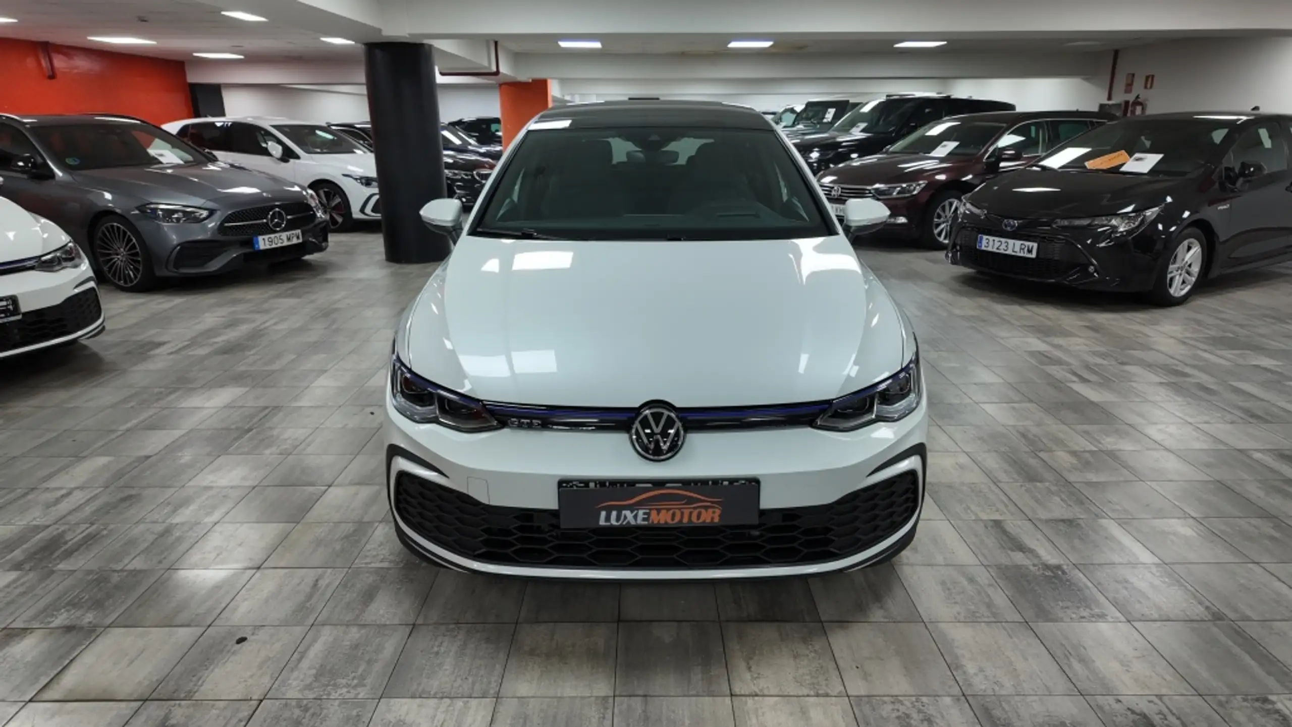 Volkswagen - Golf