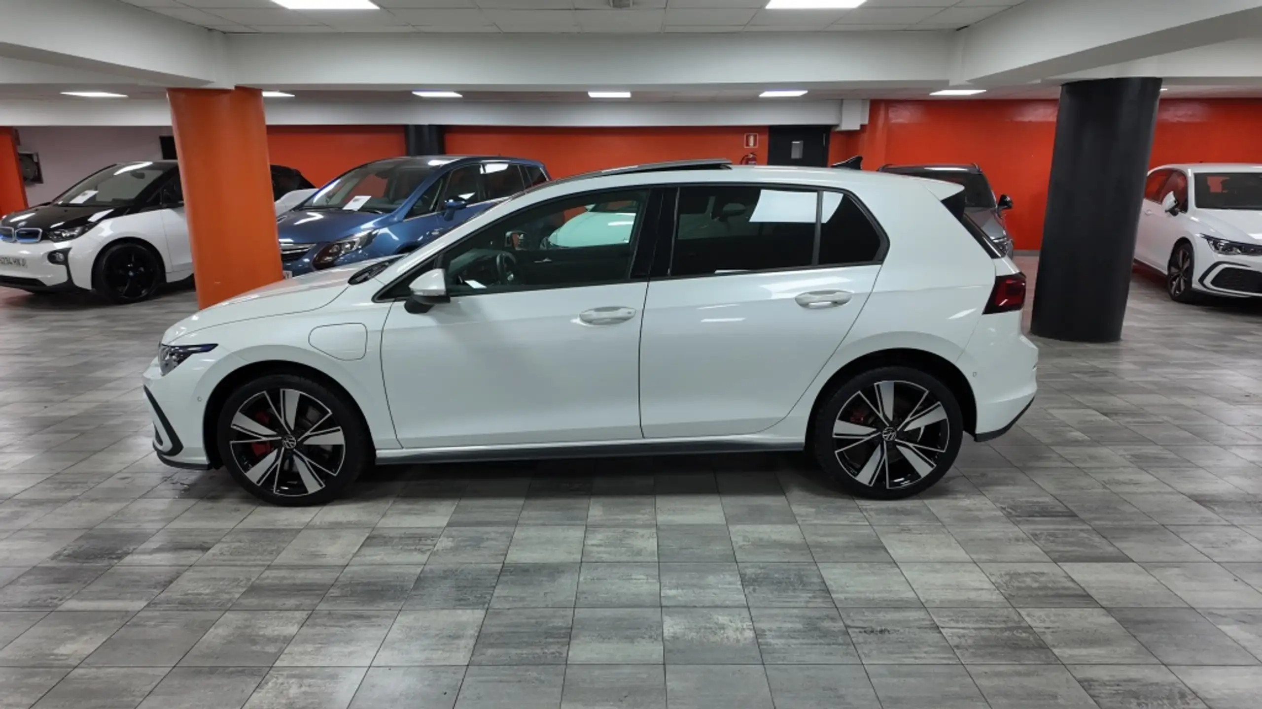 Volkswagen - Golf