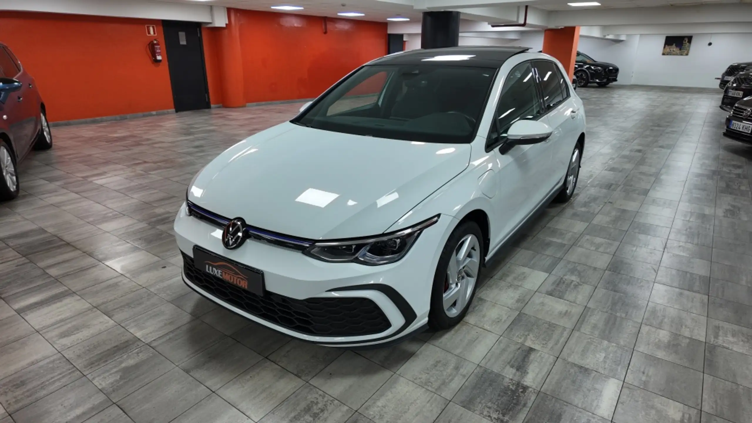 Volkswagen - Golf