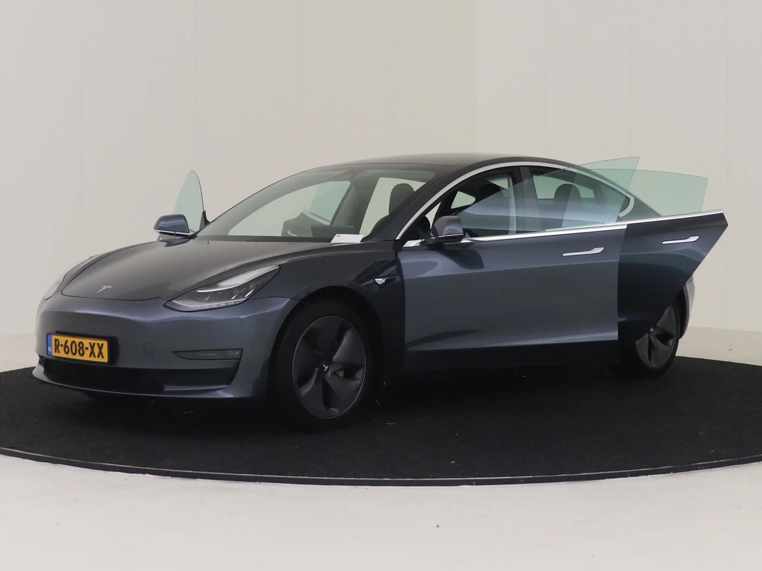 Tesla - Model 3