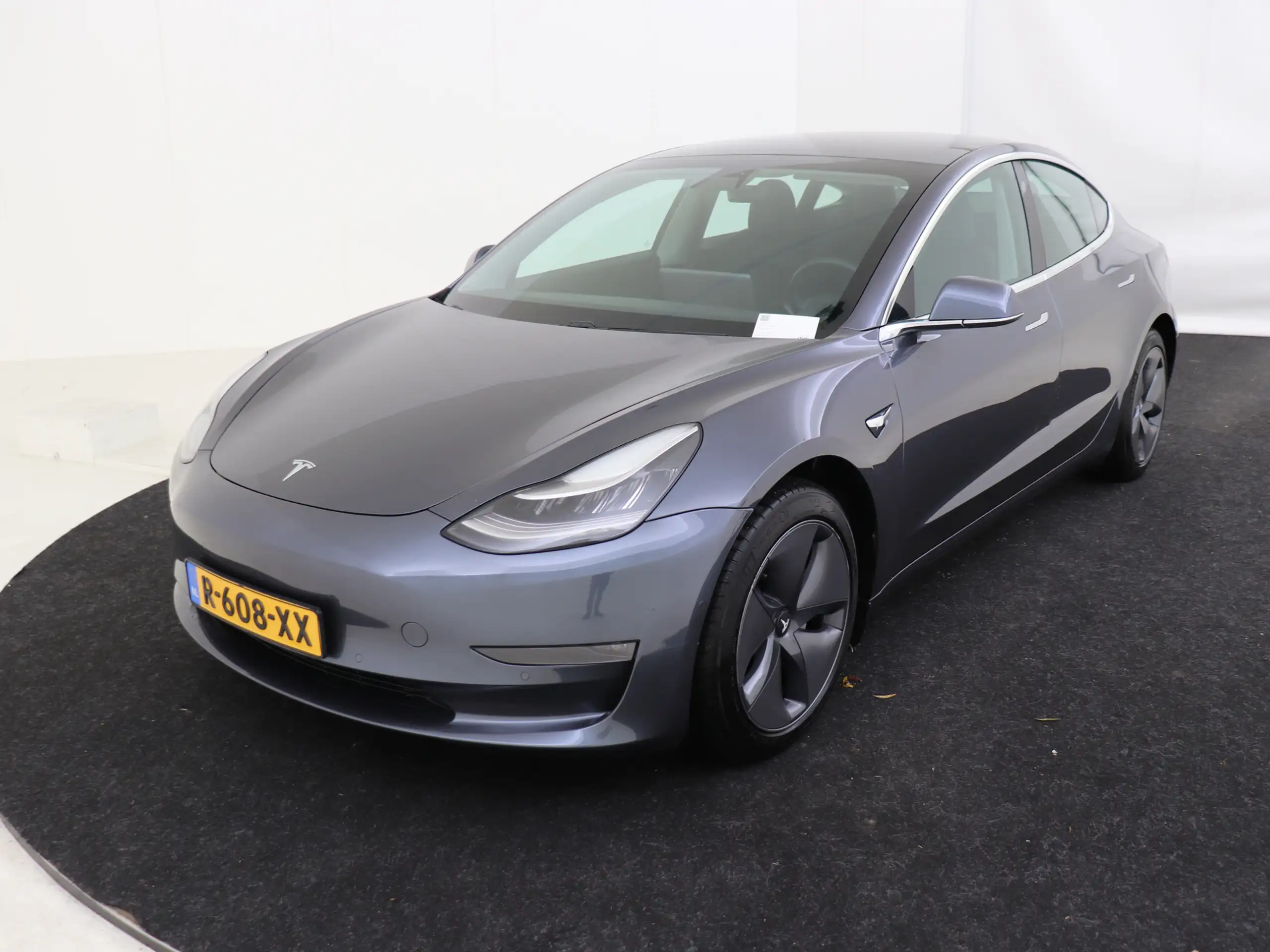 Tesla - Model 3