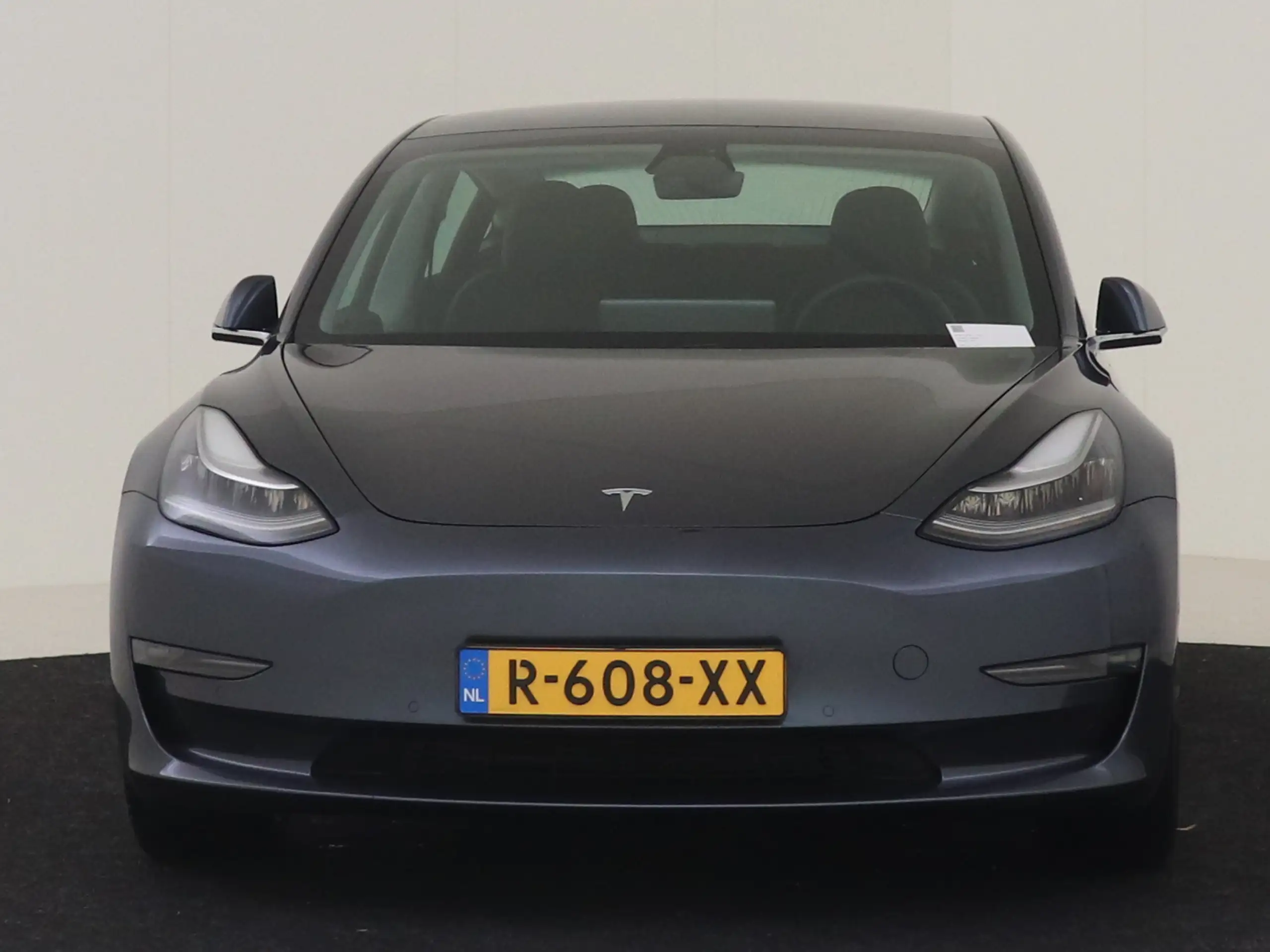 Tesla - Model 3