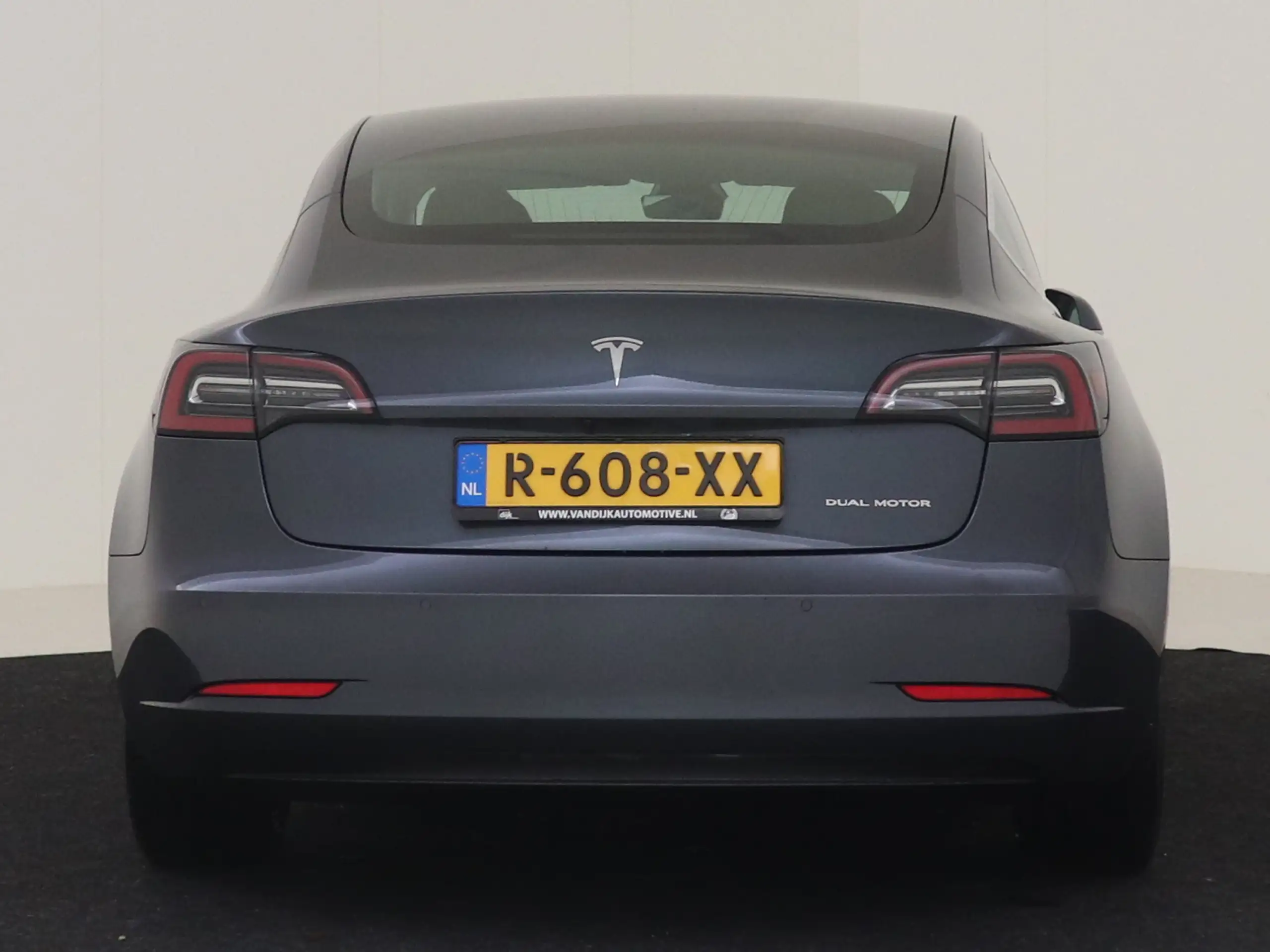 Tesla - Model 3